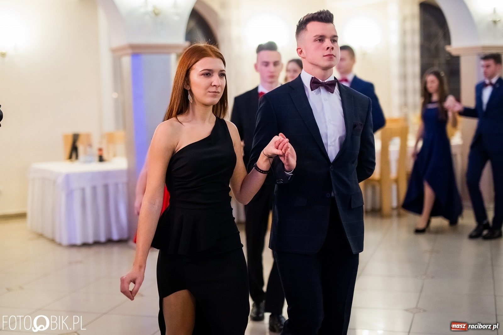 Zdjęcie w galerii na portalu naszraciborz.pl: Maturzyści z Mechanika wyszli do studniówkowego poloneza [FOTO i WIDEO] wiadomości z regionu