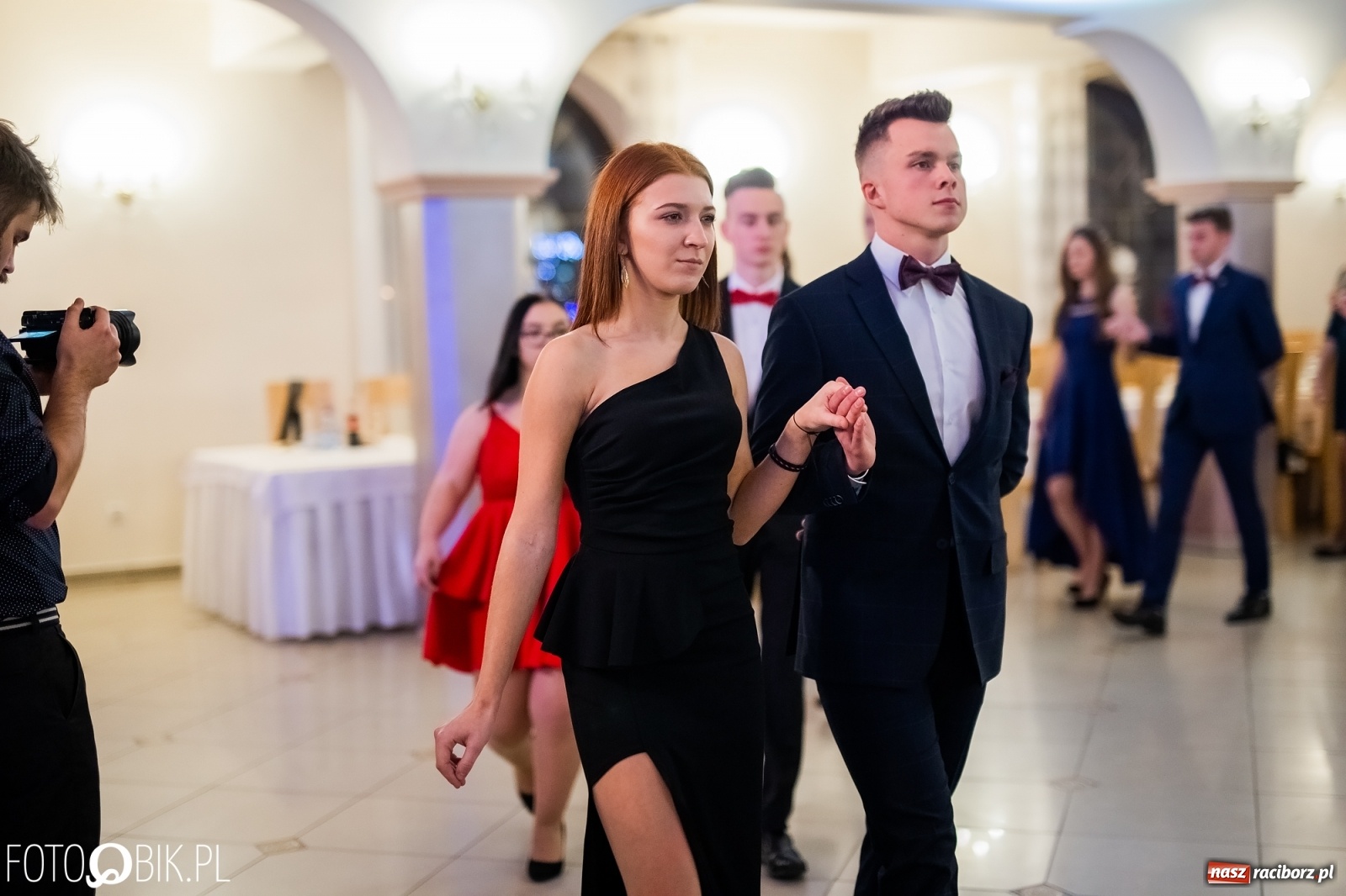 Zdjęcie w galerii na portalu naszraciborz.pl: Maturzyści z Mechanika wyszli do studniówkowego poloneza [FOTO i WIDEO] wiadomości z regionu