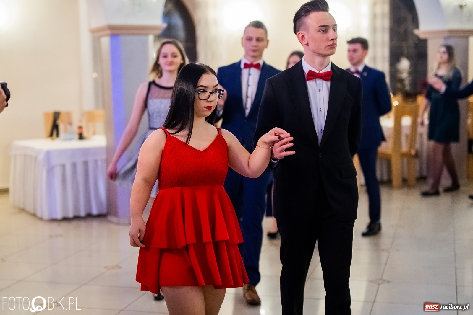 Zdjęcie w galerii na portalu naszraciborz.pl: Maturzyści z Mechanika wyszli do studniówkowego poloneza [FOTO i WIDEO] wiadomości z regionu