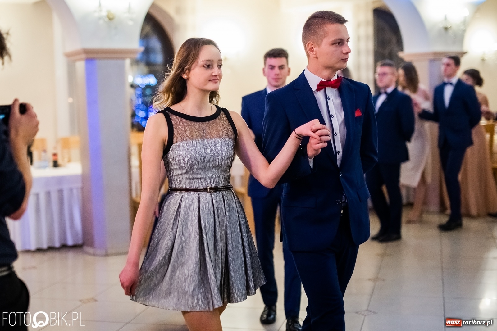 Zdjęcie w galerii na portalu naszraciborz.pl: Maturzyści z Mechanika wyszli do studniówkowego poloneza [FOTO i WIDEO] wiadomości z regionu