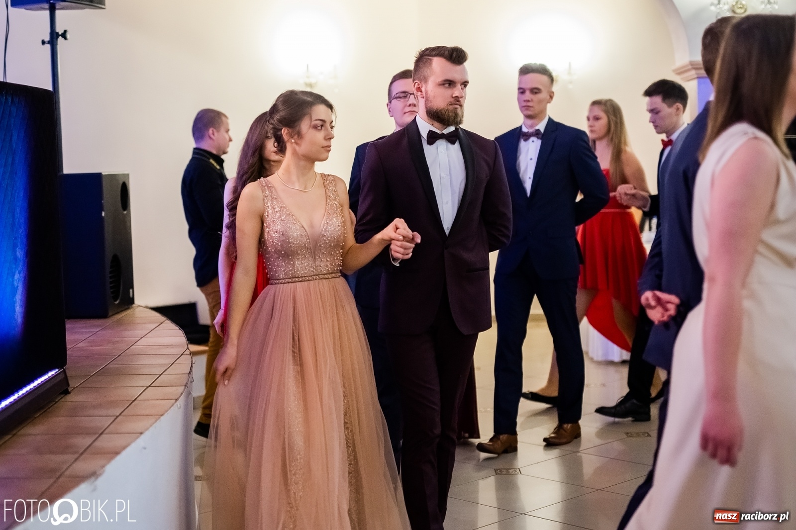 Zdjęcie w galerii na portalu naszraciborz.pl: Maturzyści z Mechanika wyszli do studniówkowego poloneza [FOTO i WIDEO] wiadomości z regionu