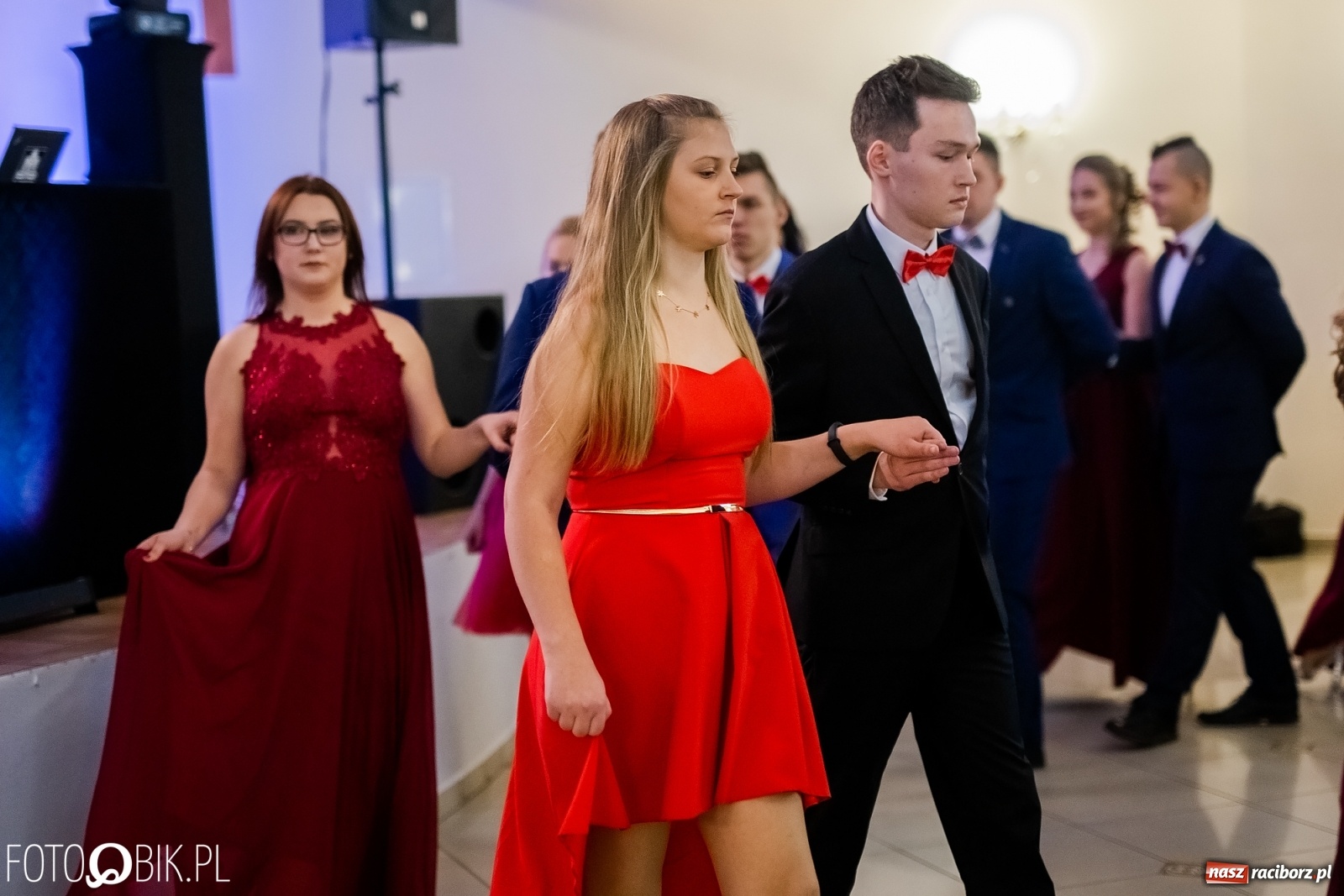 Zdjęcie w galerii na portalu naszraciborz.pl: Maturzyści z Mechanika wyszli do studniówkowego poloneza [FOTO i WIDEO] wiadomości z regionu