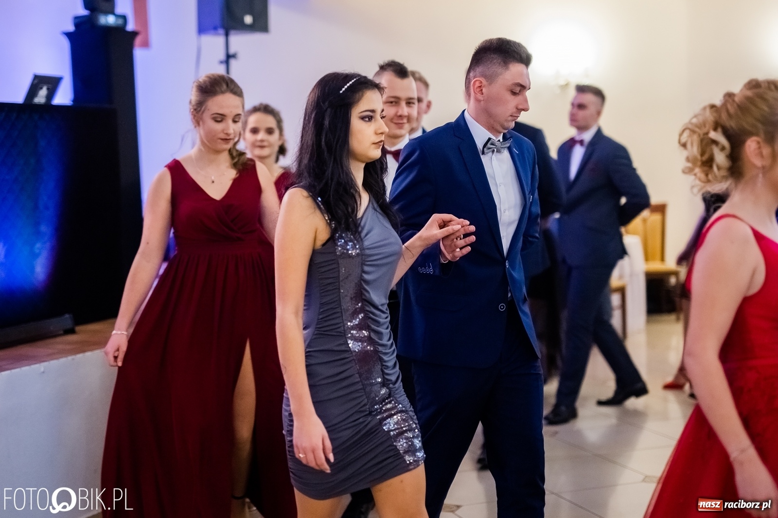 Zdjęcie w galerii na portalu naszraciborz.pl: Maturzyści z Mechanika wyszli do studniówkowego poloneza [FOTO i WIDEO] wiadomości z regionu