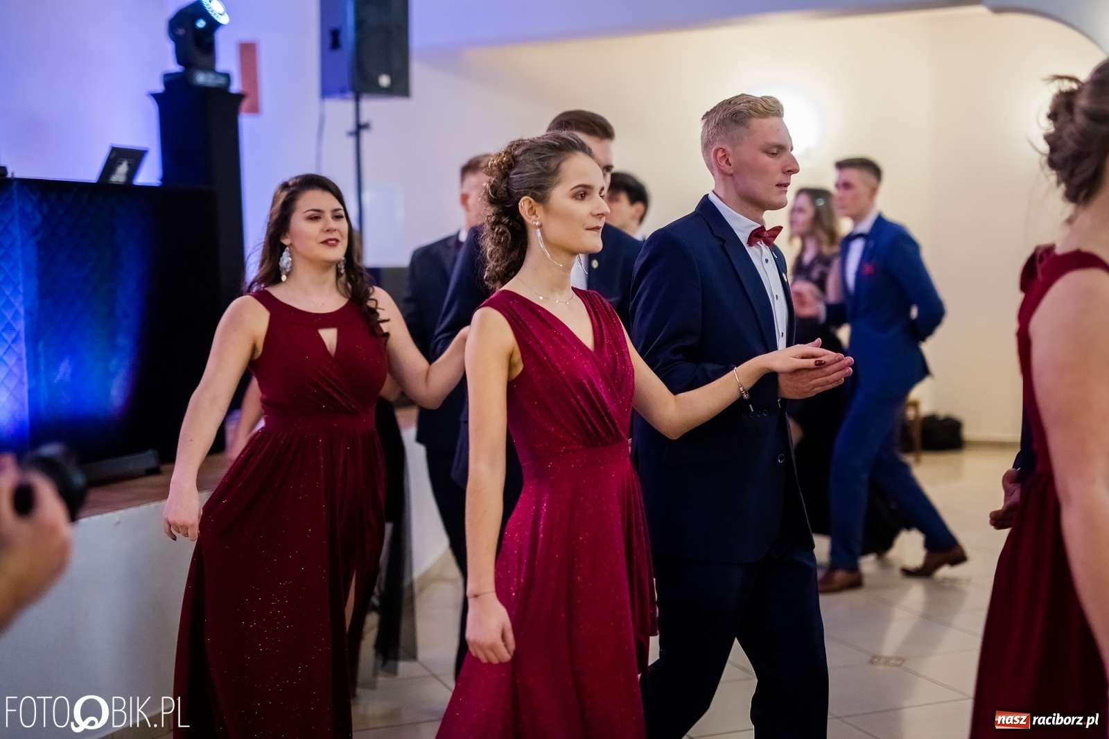 Zdjęcie w galerii na portalu naszraciborz.pl: Maturzyści z Mechanika wyszli do studniówkowego poloneza [FOTO i WIDEO] wiadomości z regionu