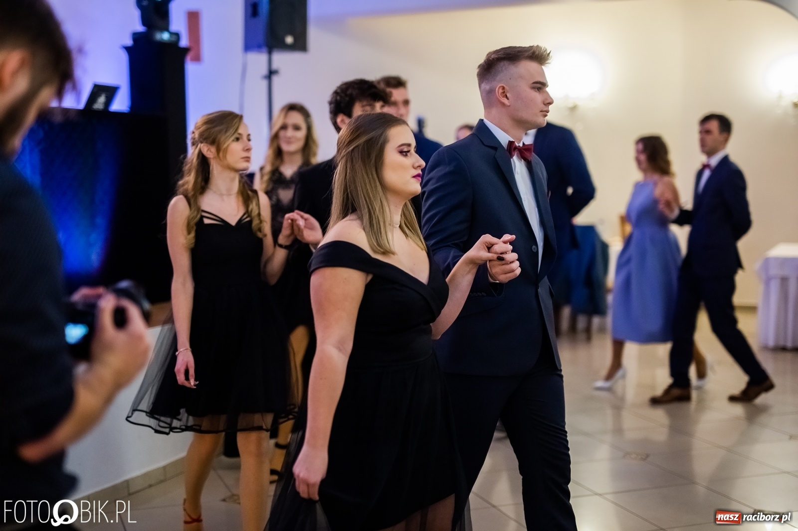 Zdjęcie w galerii na portalu naszraciborz.pl: Maturzyści z Mechanika wyszli do studniówkowego poloneza [FOTO i WIDEO] wiadomości z regionu