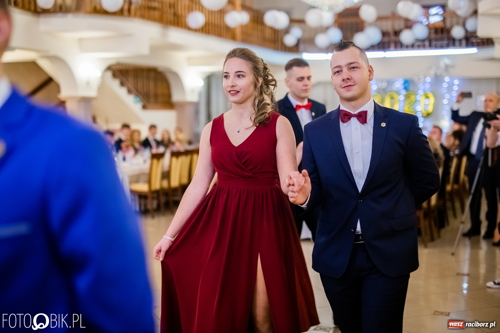 Zdjęcie w galerii na portalu naszraciborz.pl: Maturzyści z Mechanika wyszli do studniówkowego poloneza [FOTO i WIDEO] wiadomości z regionu