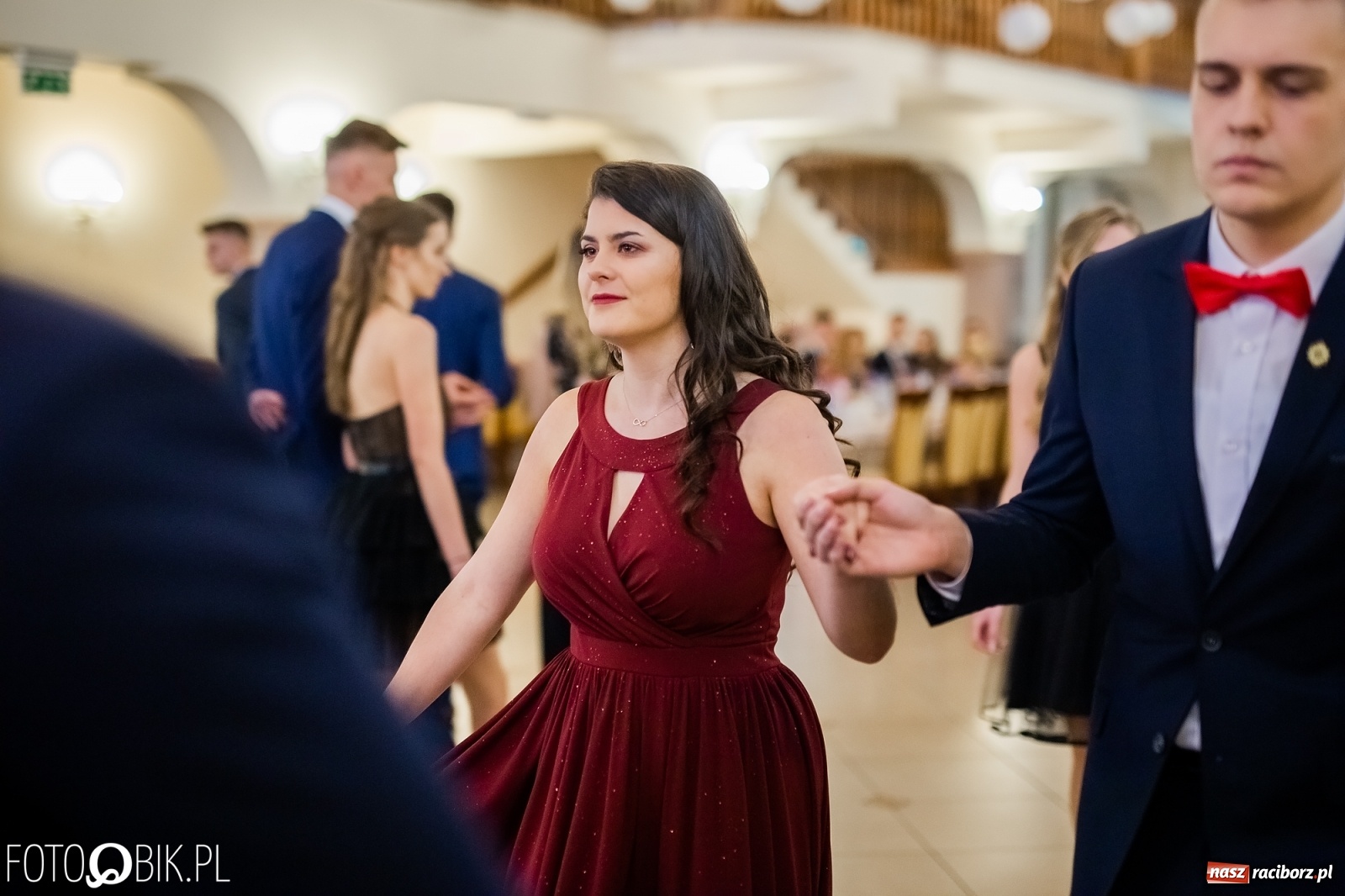 Zdjęcie w galerii na portalu naszraciborz.pl: Maturzyści z Mechanika wyszli do studniówkowego poloneza [FOTO i WIDEO] wiadomości z regionu