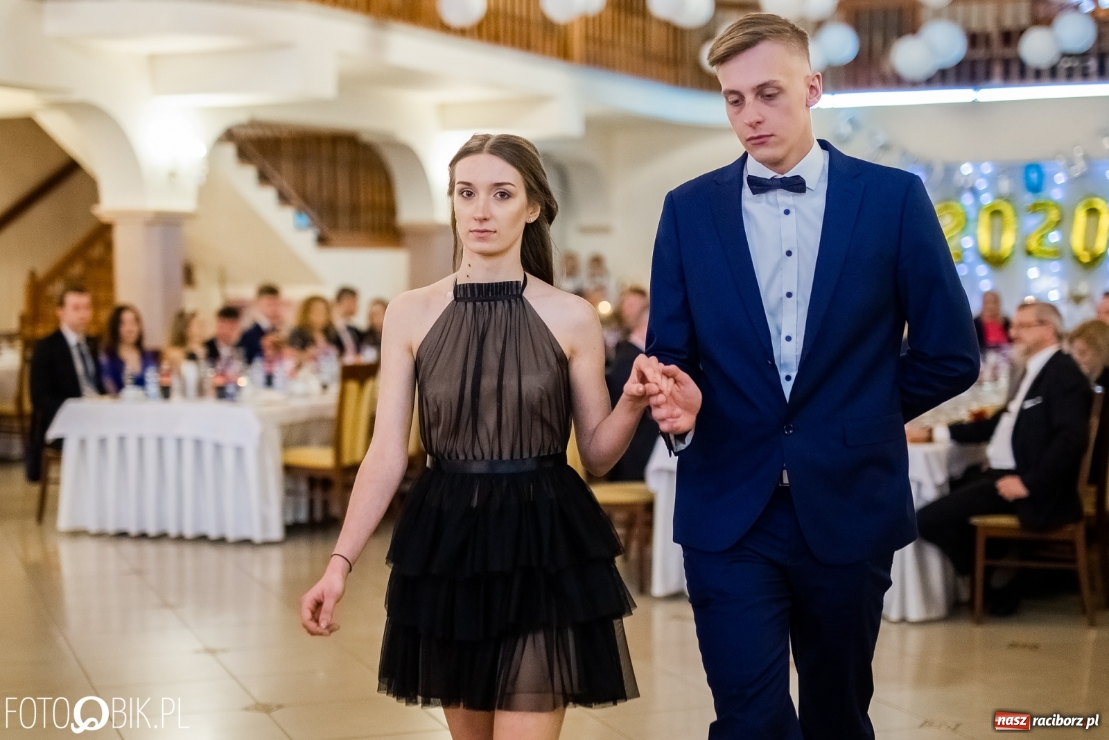 Zdjęcie w galerii na portalu naszraciborz.pl: Maturzyści z Mechanika wyszli do studniówkowego poloneza [FOTO i WIDEO] wiadomości z regionu