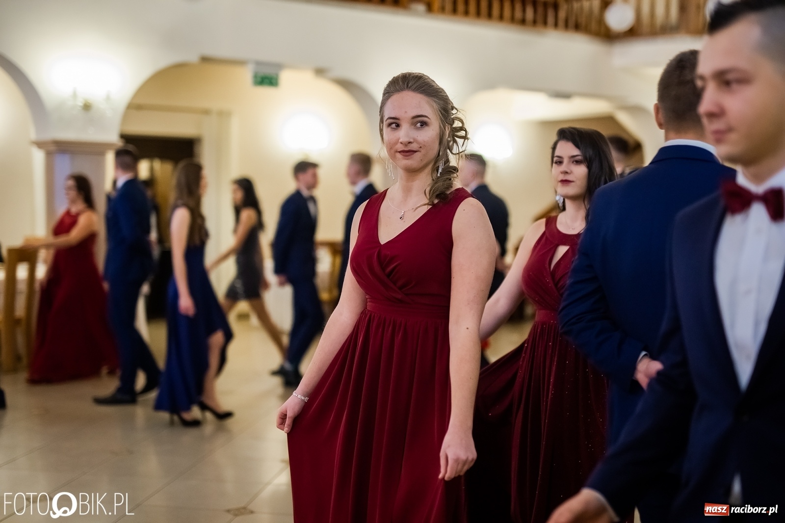 Zdjęcie w galerii na portalu naszraciborz.pl: Maturzyści z Mechanika wyszli do studniówkowego poloneza [FOTO i WIDEO] wiadomości z regionu