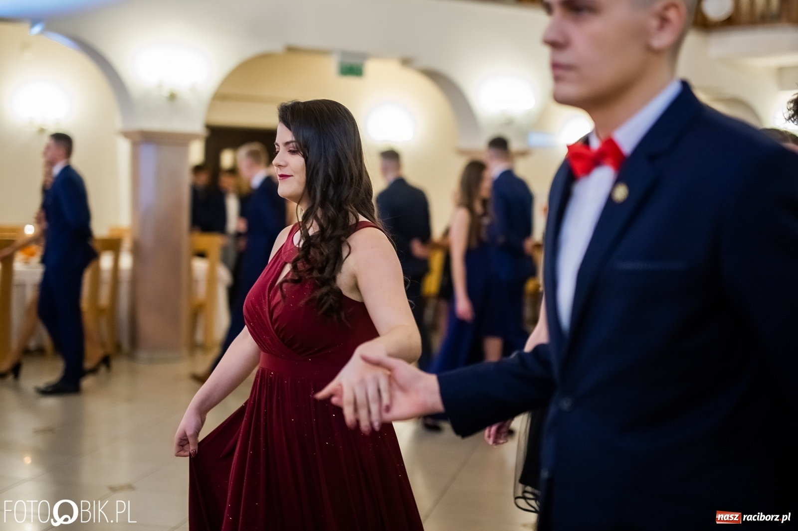 Zdjęcie w galerii na portalu naszraciborz.pl: Maturzyści z Mechanika wyszli do studniówkowego poloneza [FOTO i WIDEO] wiadomości z regionu