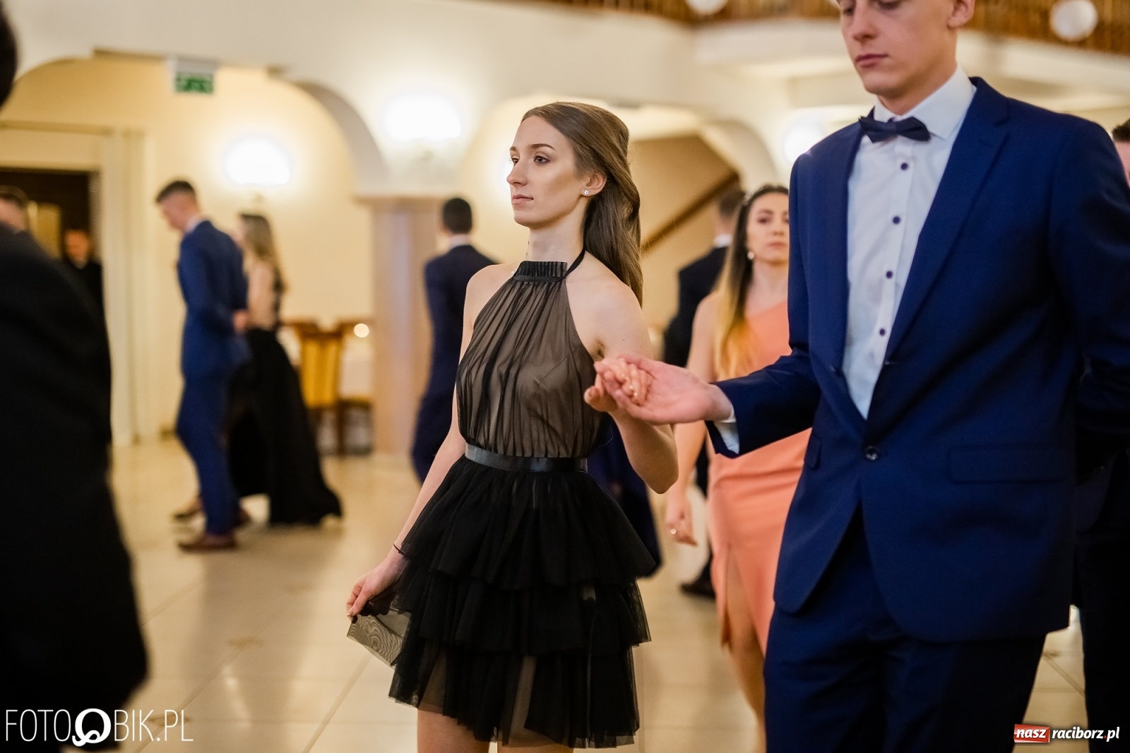 Zdjęcie w galerii na portalu naszraciborz.pl: Maturzyści z Mechanika wyszli do studniówkowego poloneza [FOTO i WIDEO] wiadomości z regionu