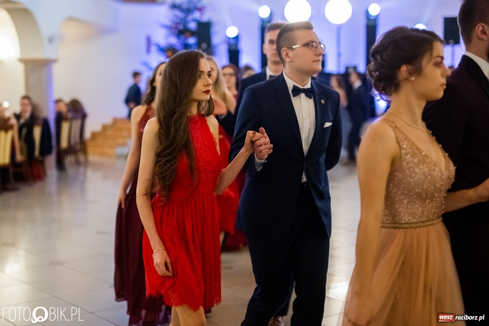 Zdjęcie w galerii na portalu naszraciborz.pl: Maturzyści z Mechanika wyszli do studniówkowego poloneza [FOTO i WIDEO] wiadomości z regionu