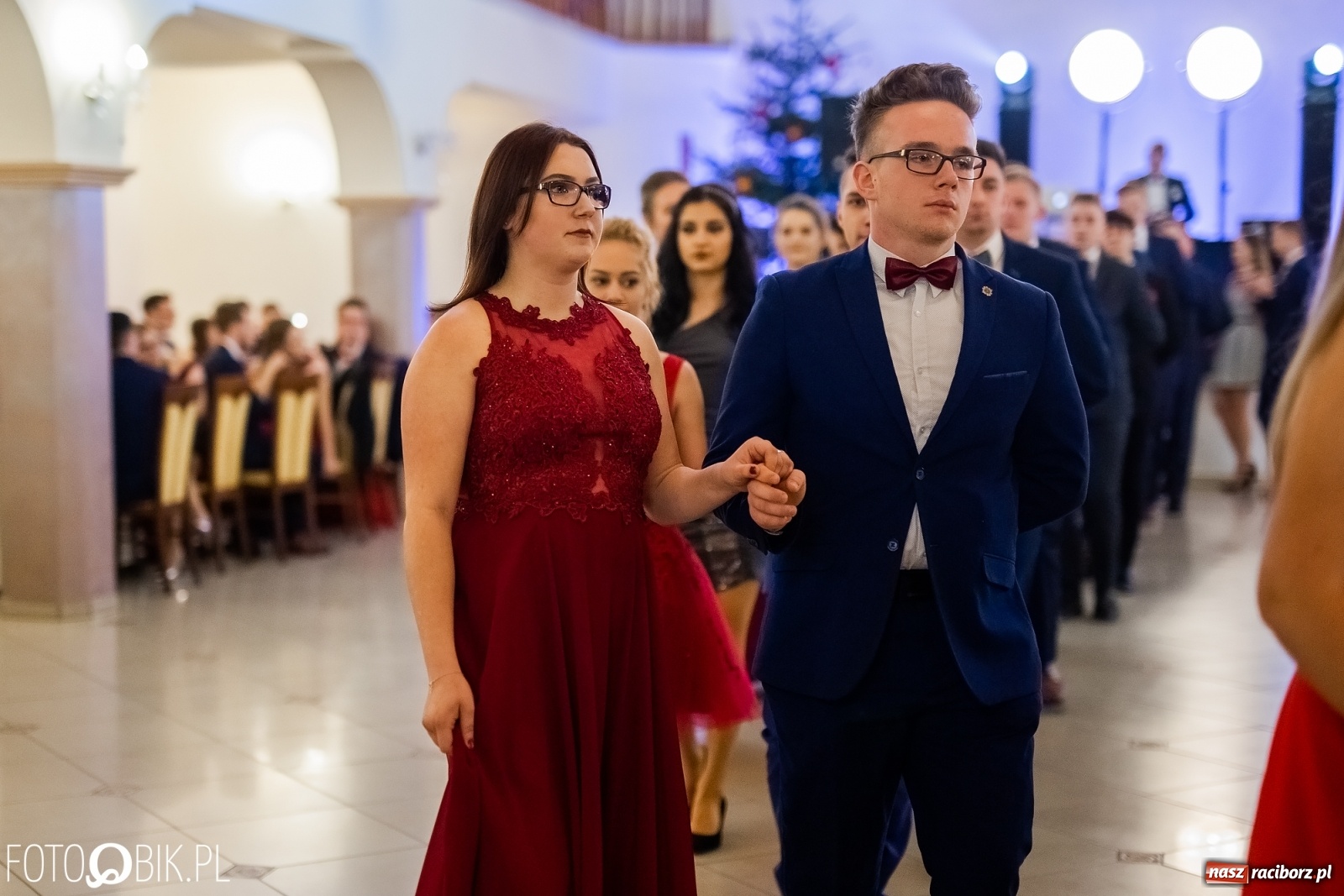 Zdjęcie w galerii na portalu naszraciborz.pl: Maturzyści z Mechanika wyszli do studniówkowego poloneza [FOTO i WIDEO] wiadomości z regionu