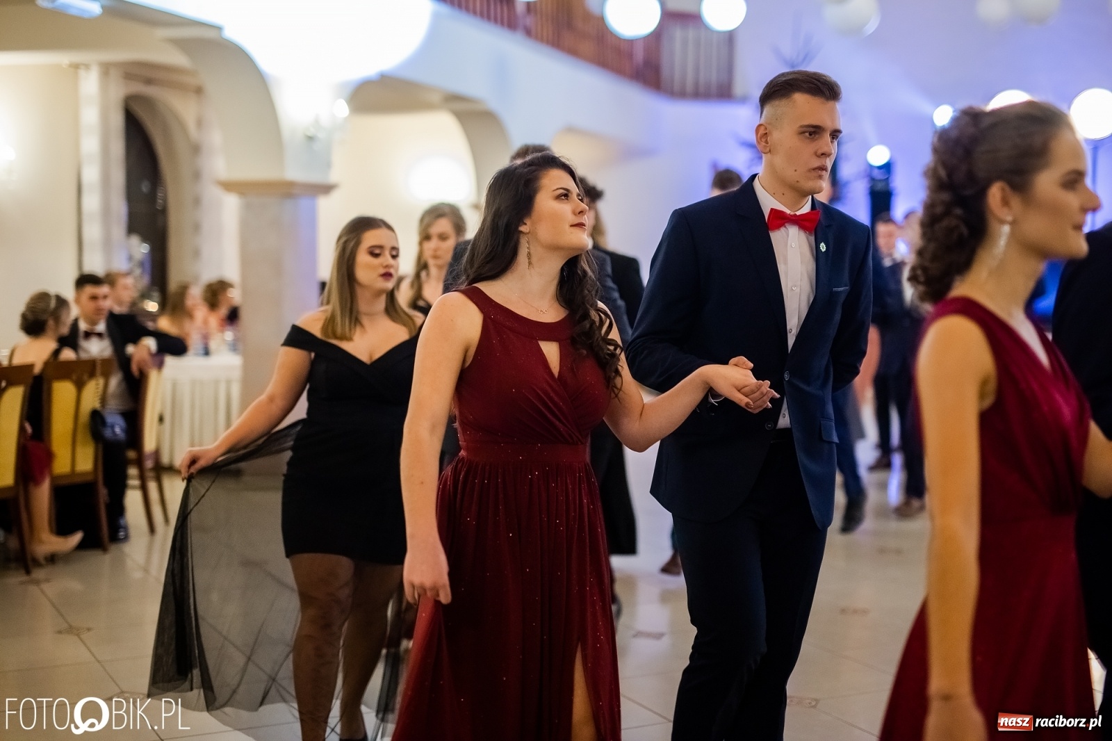 Zdjęcie w galerii na portalu naszraciborz.pl: Maturzyści z Mechanika wyszli do studniówkowego poloneza [FOTO i WIDEO] wiadomości z regionu