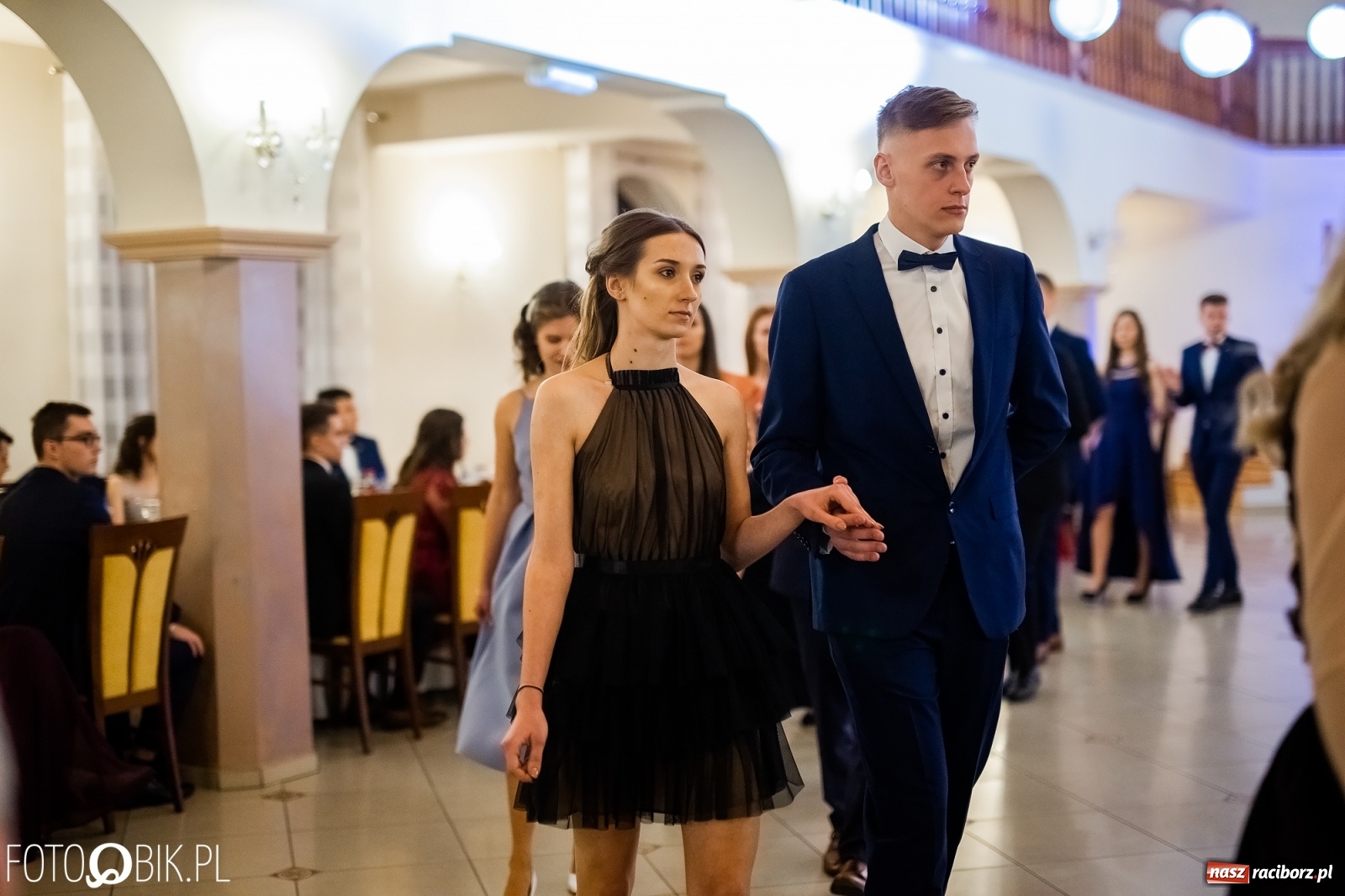 Zdjęcie w galerii na portalu naszraciborz.pl: Maturzyści z Mechanika wyszli do studniówkowego poloneza [FOTO i WIDEO] wiadomości z regionu