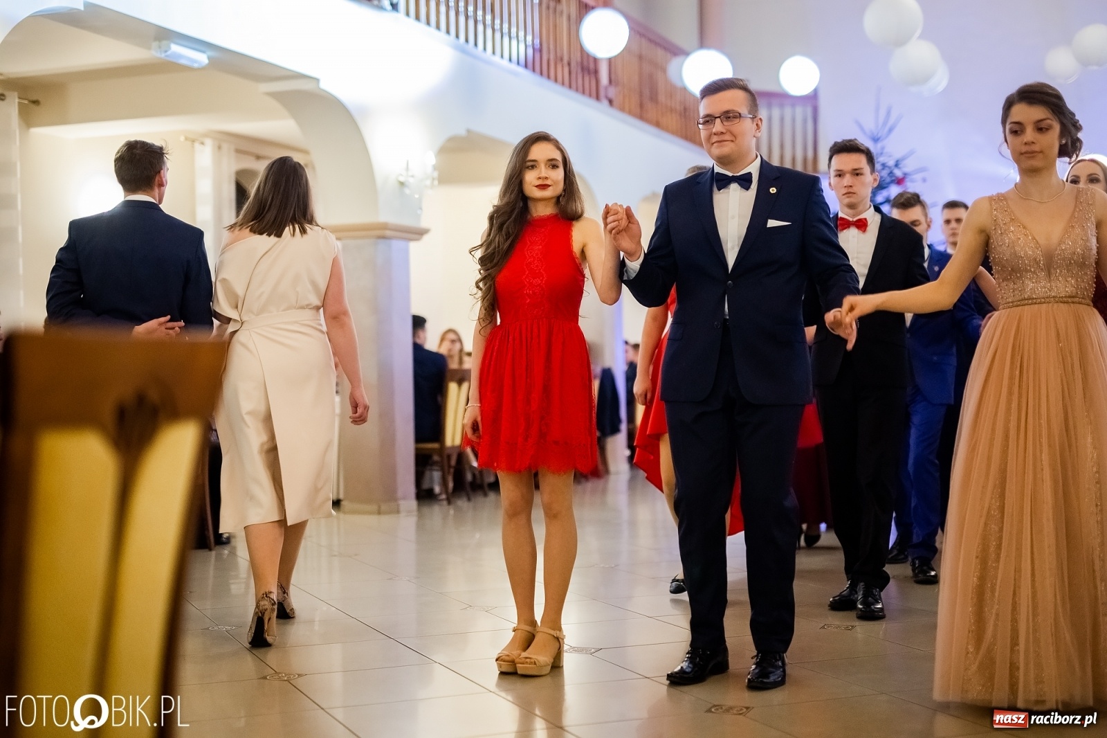 Zdjęcie w galerii na portalu naszraciborz.pl: Maturzyści z Mechanika wyszli do studniówkowego poloneza [FOTO i WIDEO] wiadomości z regionu