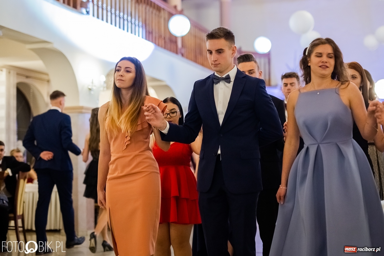 Zdjęcie w galerii na portalu naszraciborz.pl: Maturzyści z Mechanika wyszli do studniówkowego poloneza [FOTO i WIDEO] wiadomości z regionu