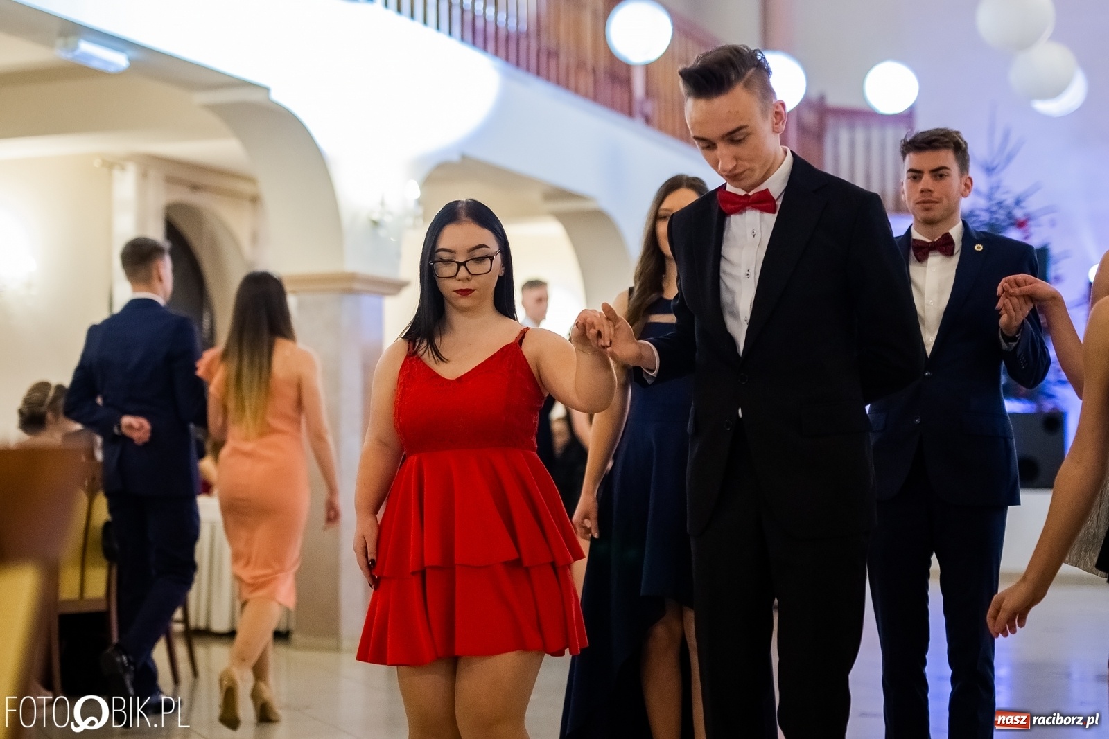 Zdjęcie w galerii na portalu naszraciborz.pl: Maturzyści z Mechanika wyszli do studniówkowego poloneza [FOTO i WIDEO] wiadomości z regionu