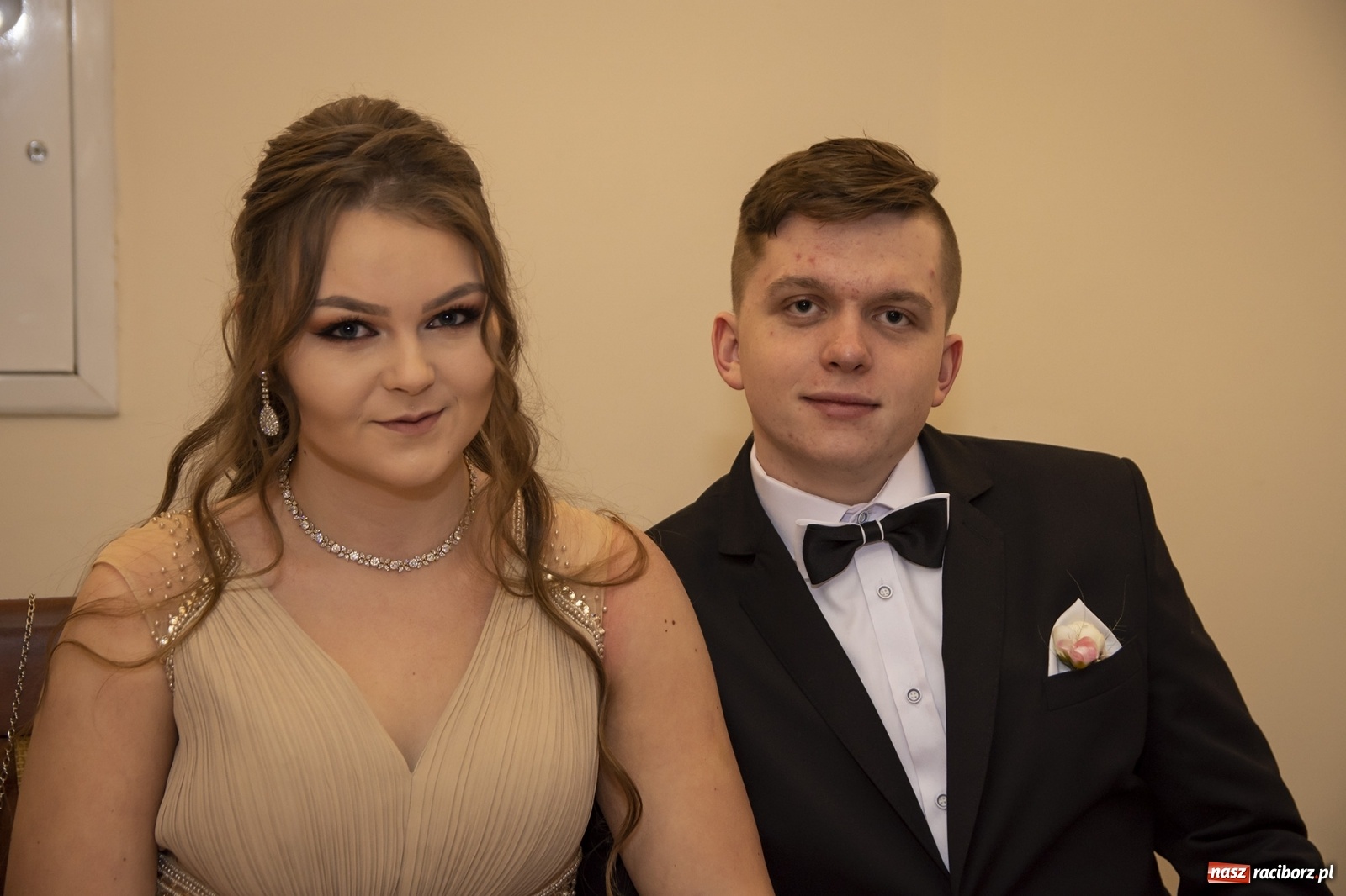 Zdjęcie w galerii na portalu naszraciborz.pl: Maturzyści z Mechanika wyszli do studniówkowego poloneza [FOTO i WIDEO] wiadomości z regionu