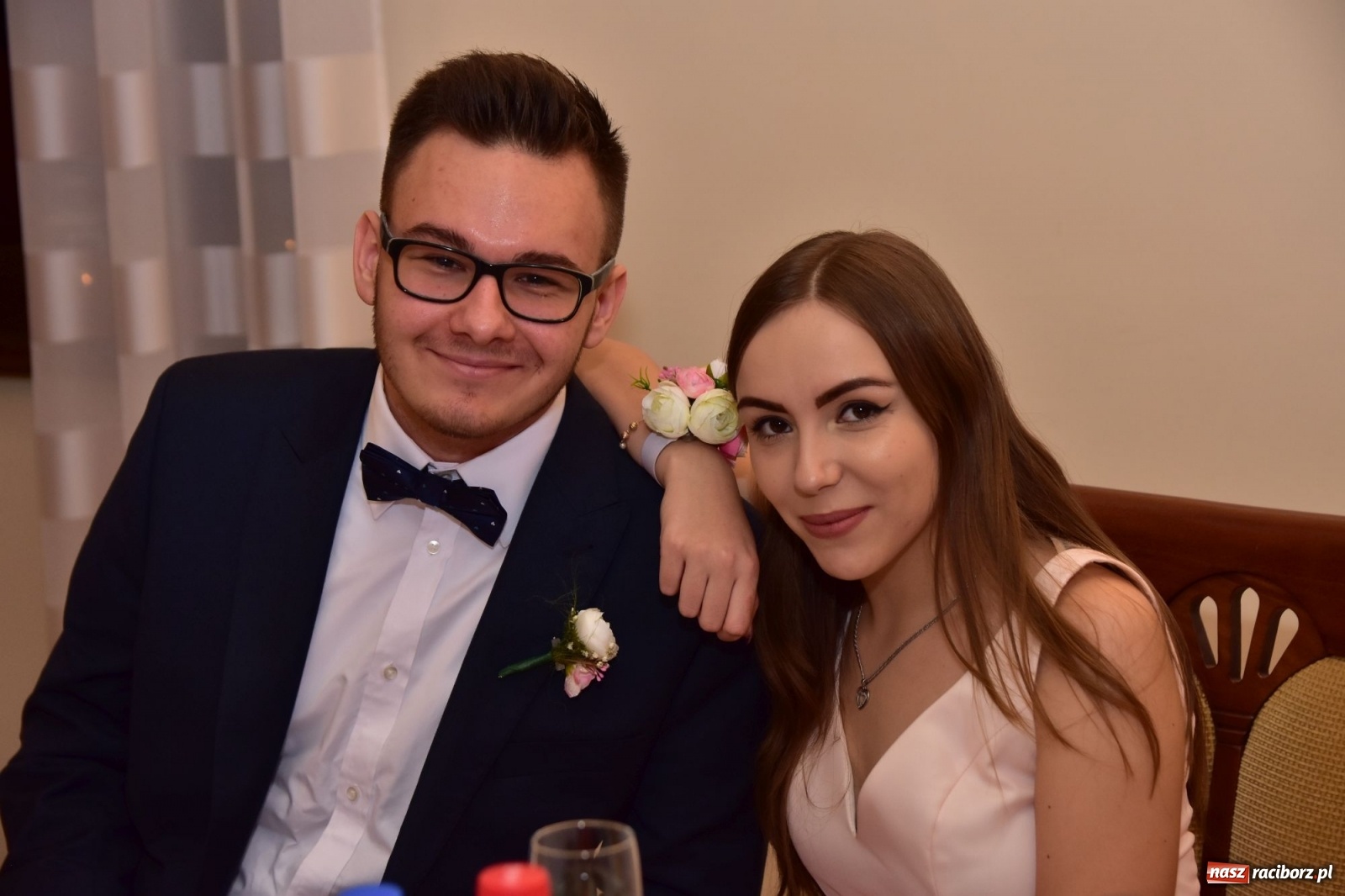 Zdjęcie w galerii na portalu naszraciborz.pl: Maturzyści z Mechanika wyszli do studniówkowego poloneza [FOTO i WIDEO] wiadomości z regionu