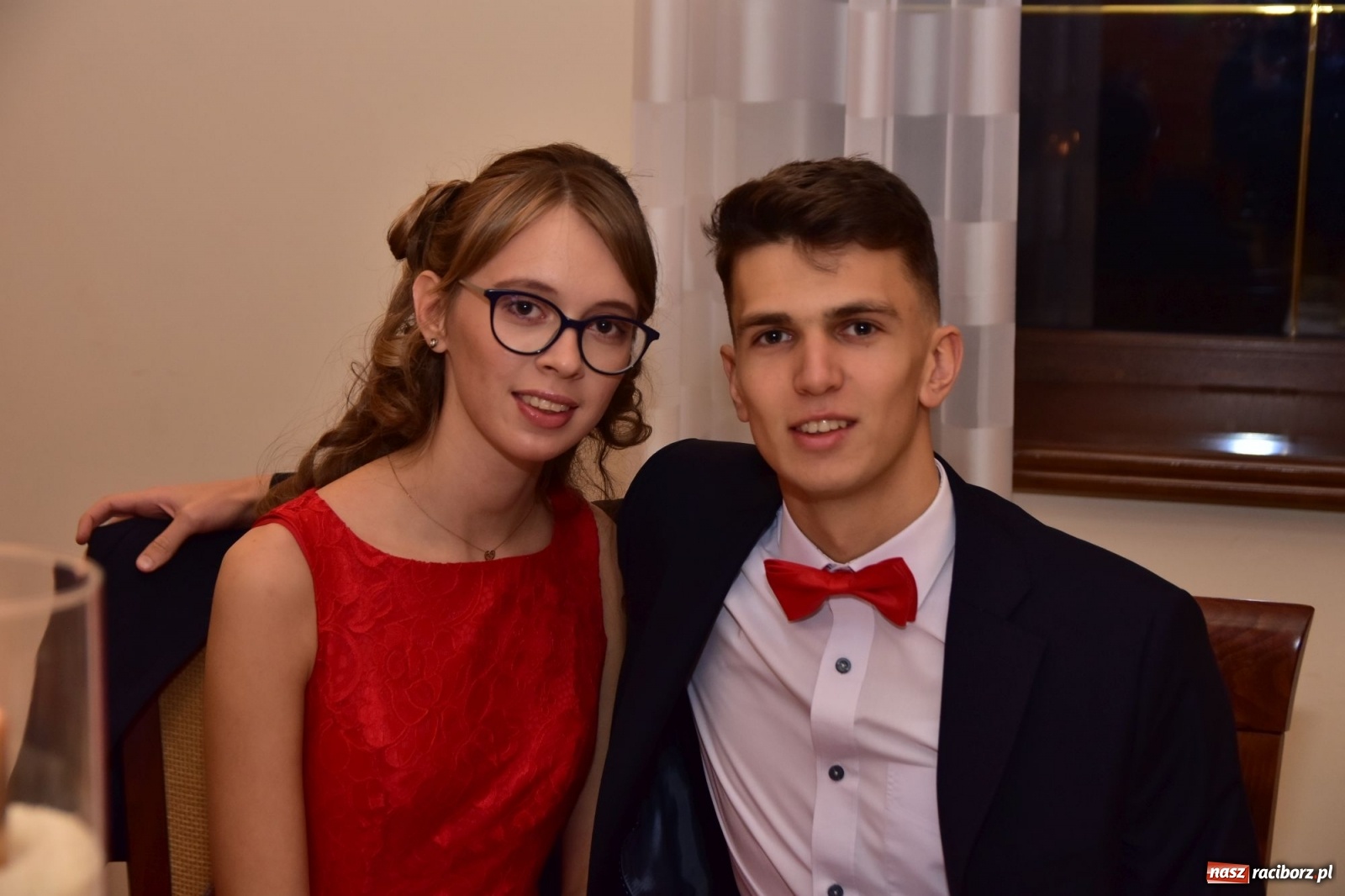 Zdjęcie w galerii na portalu naszraciborz.pl: Maturzyści z Mechanika wyszli do studniówkowego poloneza [FOTO i WIDEO] wiadomości z regionu