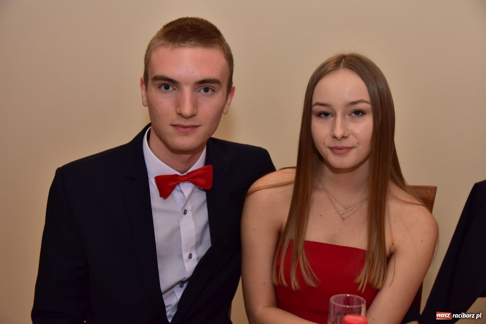 Zdjęcie w galerii na portalu naszraciborz.pl: Maturzyści z Mechanika wyszli do studniówkowego poloneza [FOTO i WIDEO] wiadomości z regionu