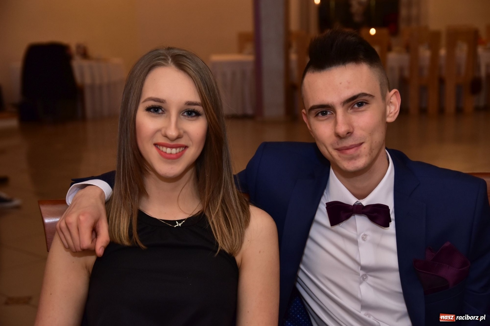 Zdjęcie w galerii na portalu naszraciborz.pl: Maturzyści z Mechanika wyszli do studniówkowego poloneza [FOTO i WIDEO] wiadomości z regionu