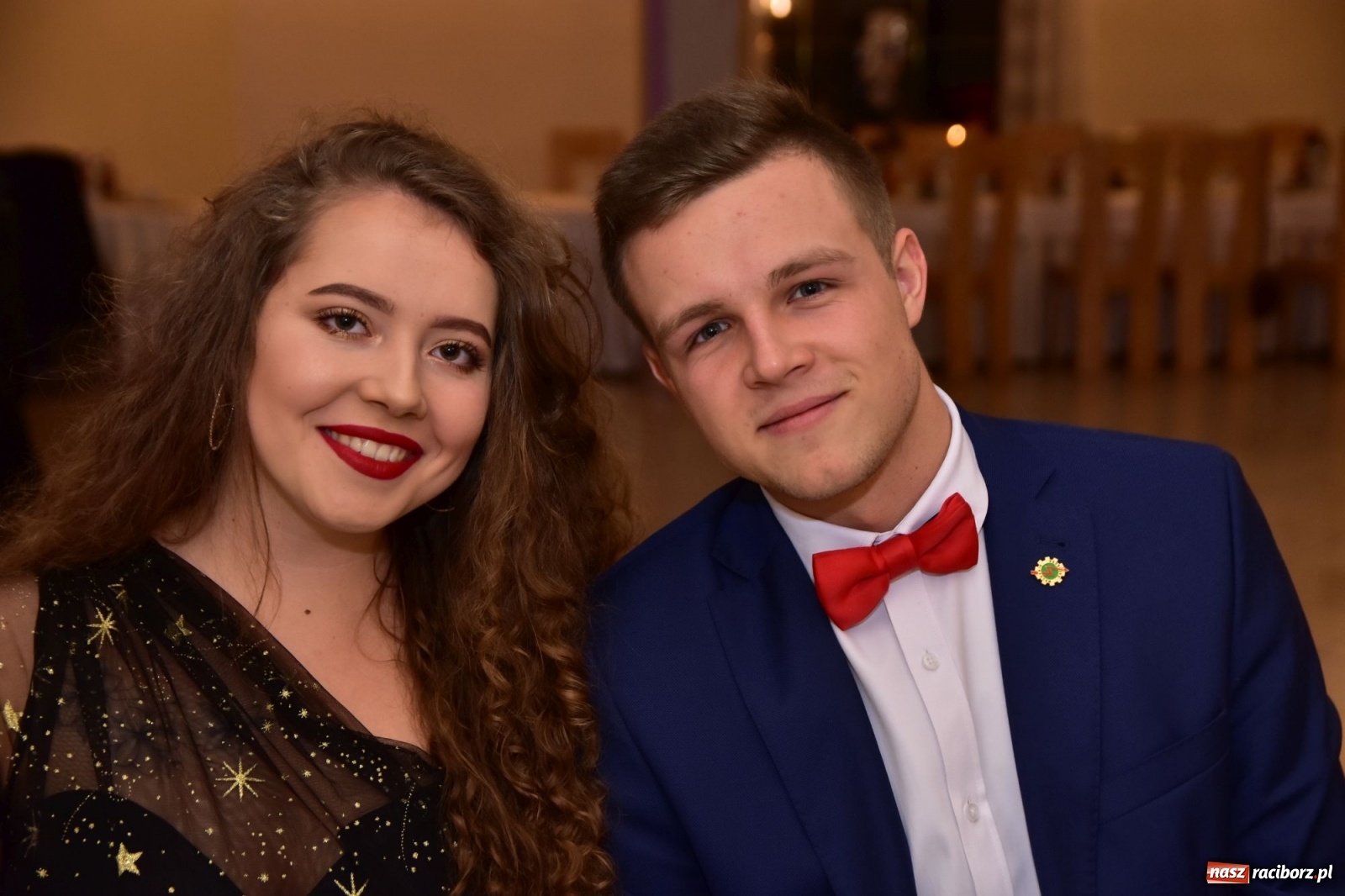 Zdjęcie w galerii na portalu naszraciborz.pl: Maturzyści z Mechanika wyszli do studniówkowego poloneza [FOTO i WIDEO] wiadomości z regionu