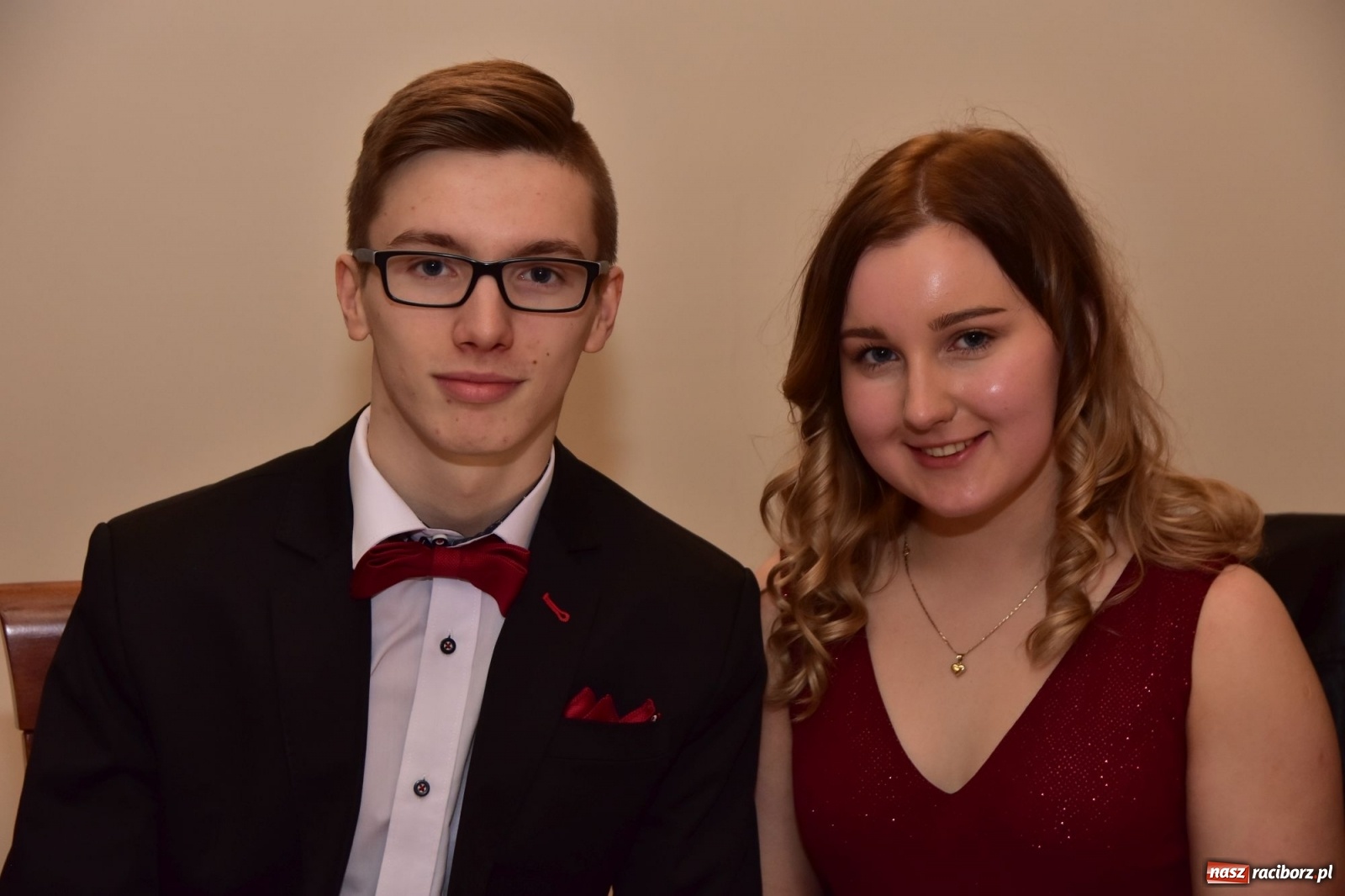 Zdjęcie w galerii na portalu naszraciborz.pl: Maturzyści z Mechanika wyszli do studniówkowego poloneza [FOTO i WIDEO] wiadomości z regionu