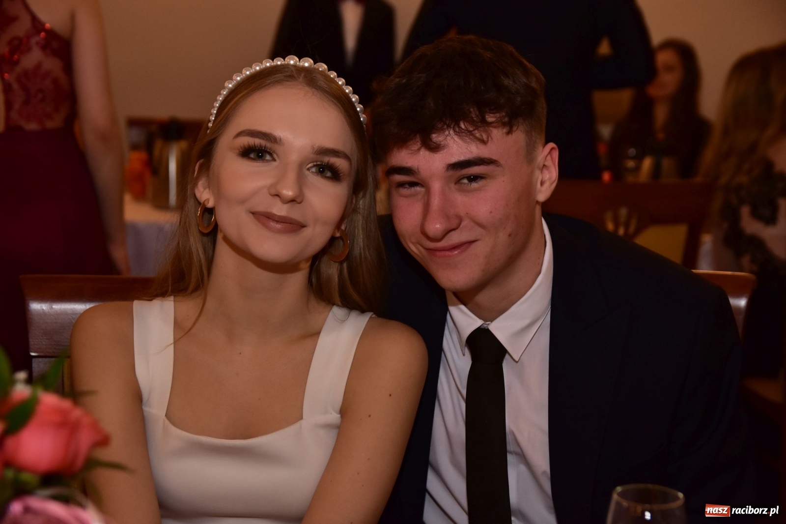 Zdjęcie w galerii na portalu naszraciborz.pl: Maturzyści z Mechanika wyszli do studniówkowego poloneza [FOTO i WIDEO] wiadomości z regionu