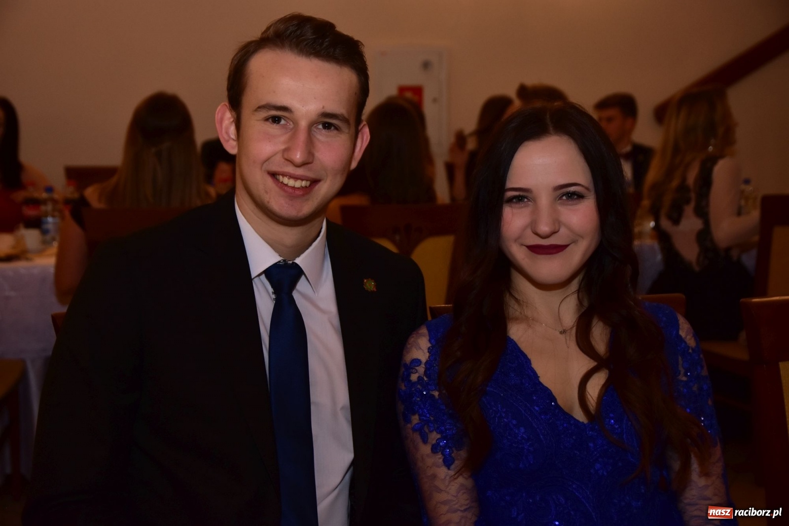 Zdjęcie w galerii na portalu naszraciborz.pl: Maturzyści z Mechanika wyszli do studniówkowego poloneza [FOTO i WIDEO] wiadomości z regionu