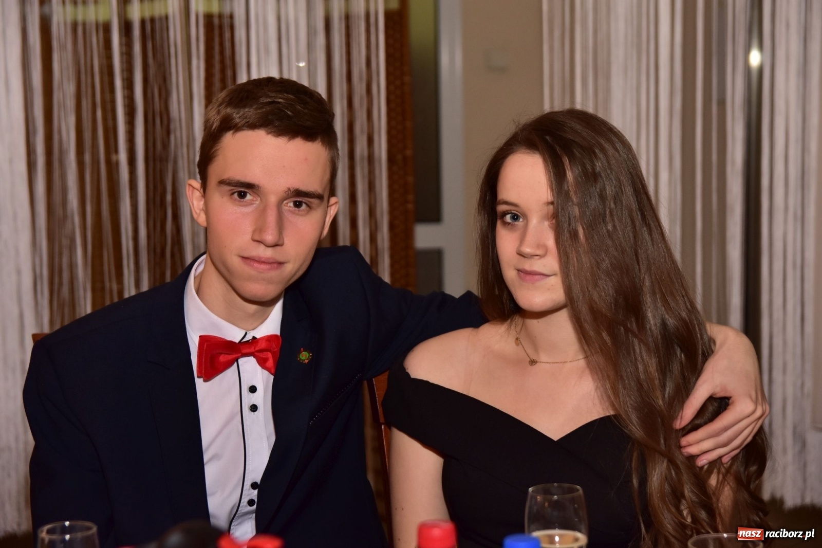 Zdjęcie w galerii na portalu naszraciborz.pl: Maturzyści z Mechanika wyszli do studniówkowego poloneza [FOTO i WIDEO] wiadomości z regionu