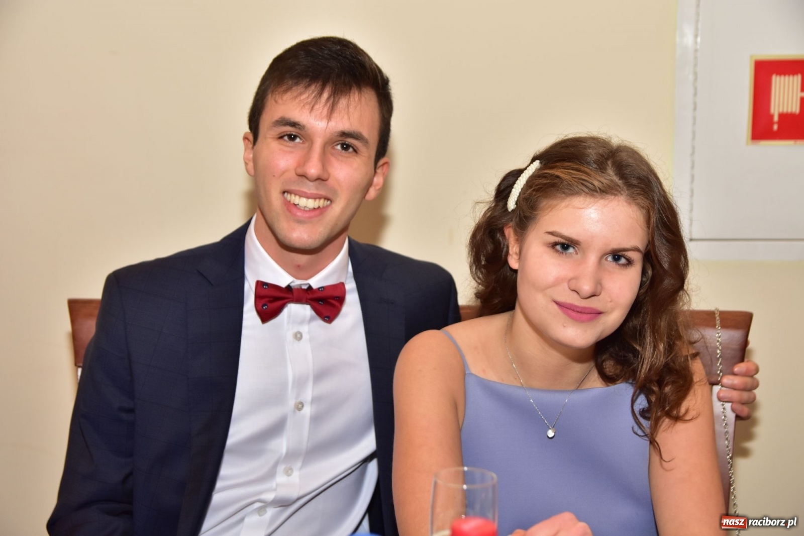 Zdjęcie w galerii na portalu naszraciborz.pl: Maturzyści z Mechanika wyszli do studniówkowego poloneza [FOTO i WIDEO] wiadomości z regionu