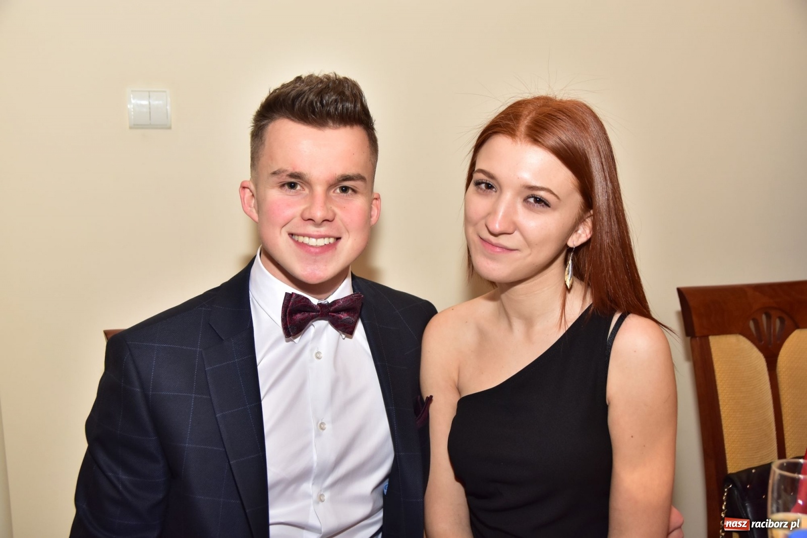 Zdjęcie w galerii na portalu naszraciborz.pl: Maturzyści z Mechanika wyszli do studniówkowego poloneza [FOTO i WIDEO] wiadomości z regionu