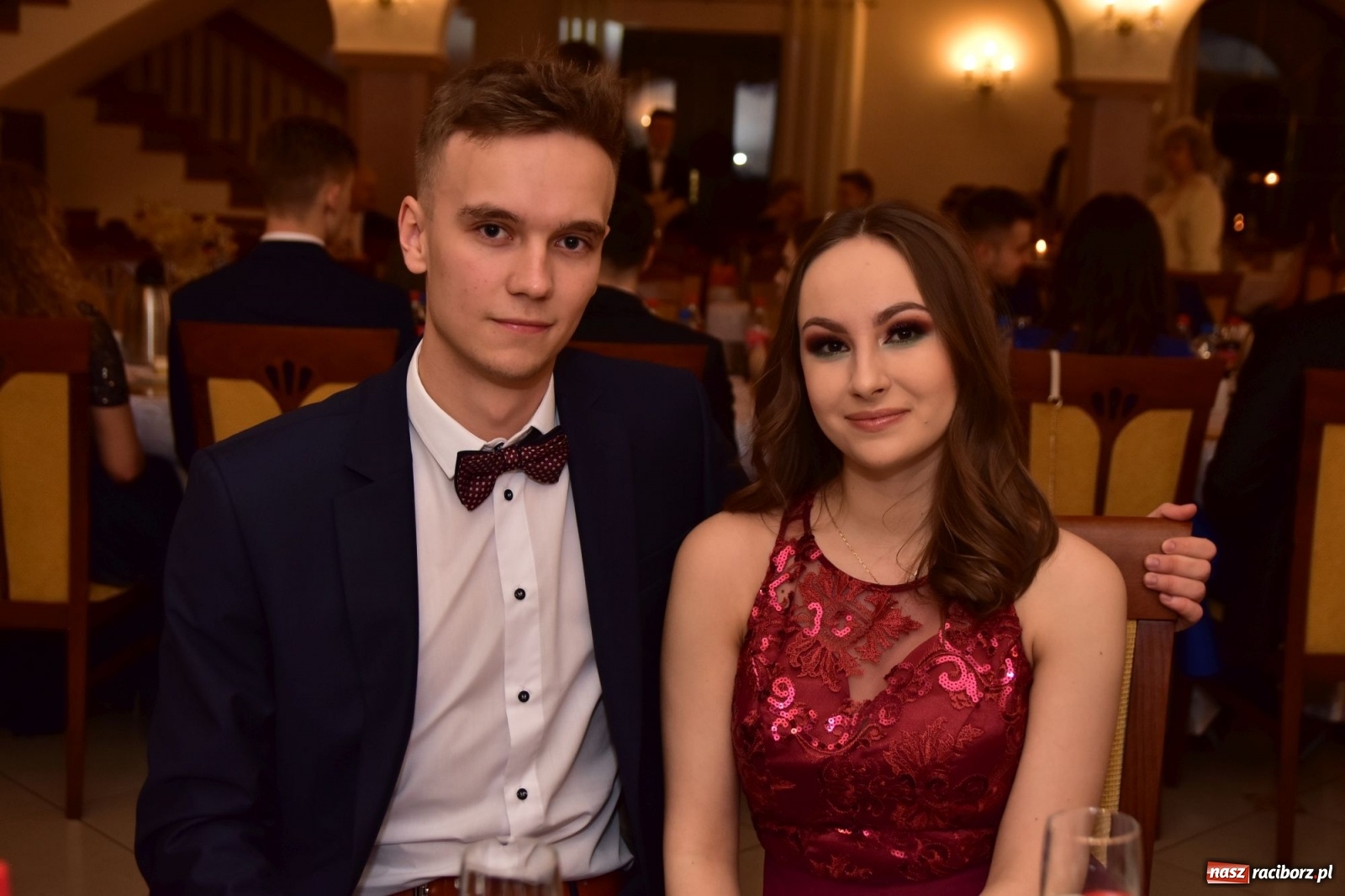 Zdjęcie w galerii na portalu naszraciborz.pl: Maturzyści z Mechanika wyszli do studniówkowego poloneza [FOTO i WIDEO] wiadomości z regionu