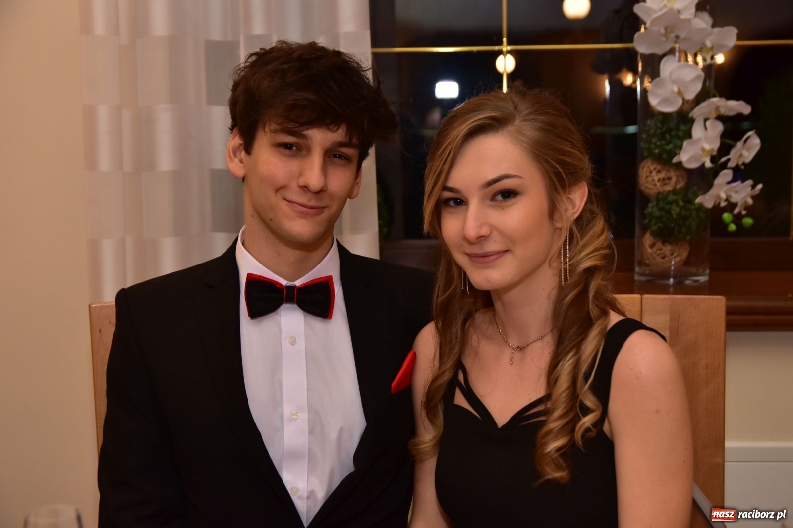 Zdjęcie w galerii na portalu naszraciborz.pl: Maturzyści z Mechanika wyszli do studniówkowego poloneza [FOTO i WIDEO] wiadomości z regionu