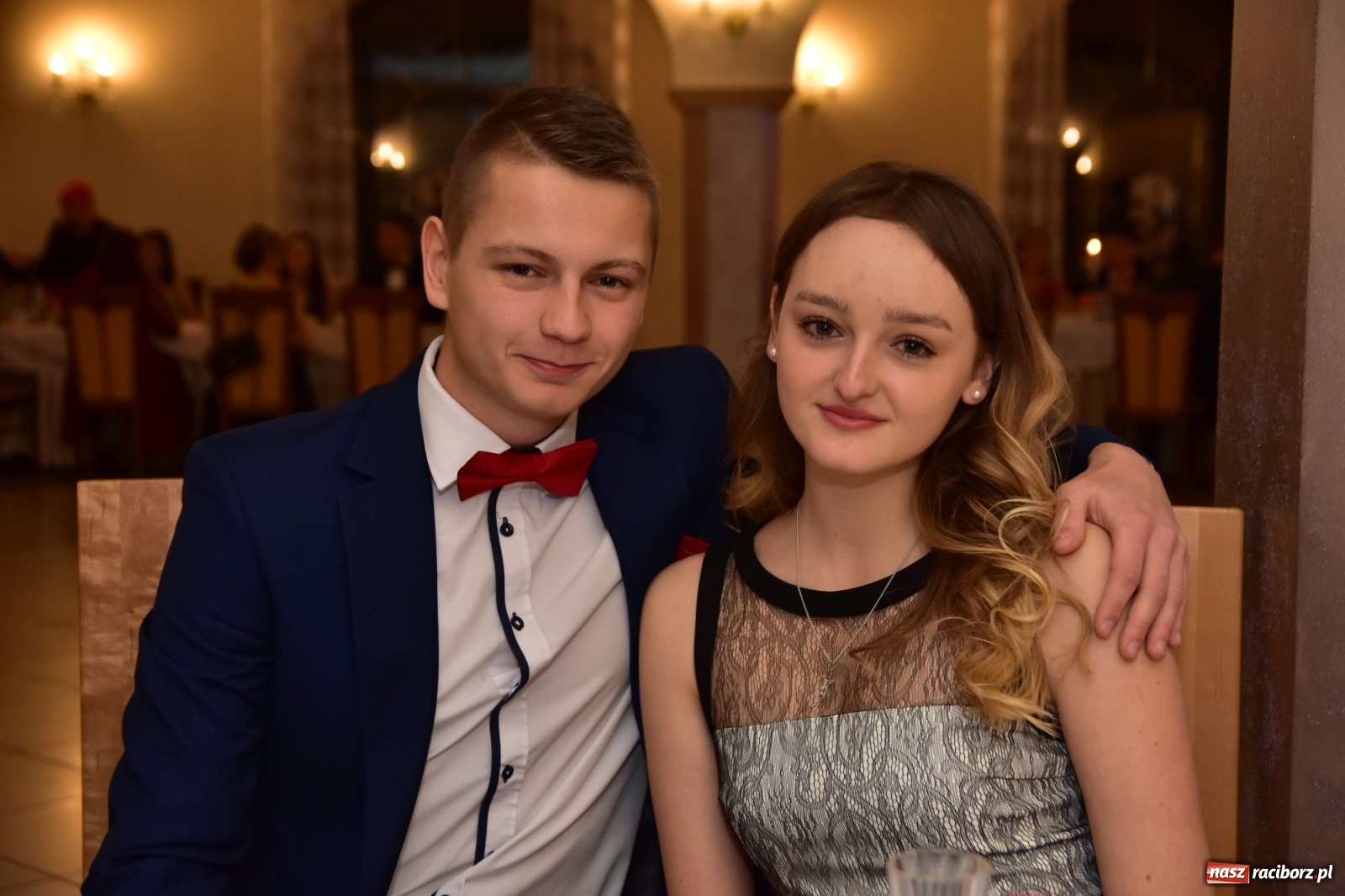 Zdjęcie w galerii na portalu naszraciborz.pl: Maturzyści z Mechanika wyszli do studniówkowego poloneza [FOTO i WIDEO] wiadomości z regionu