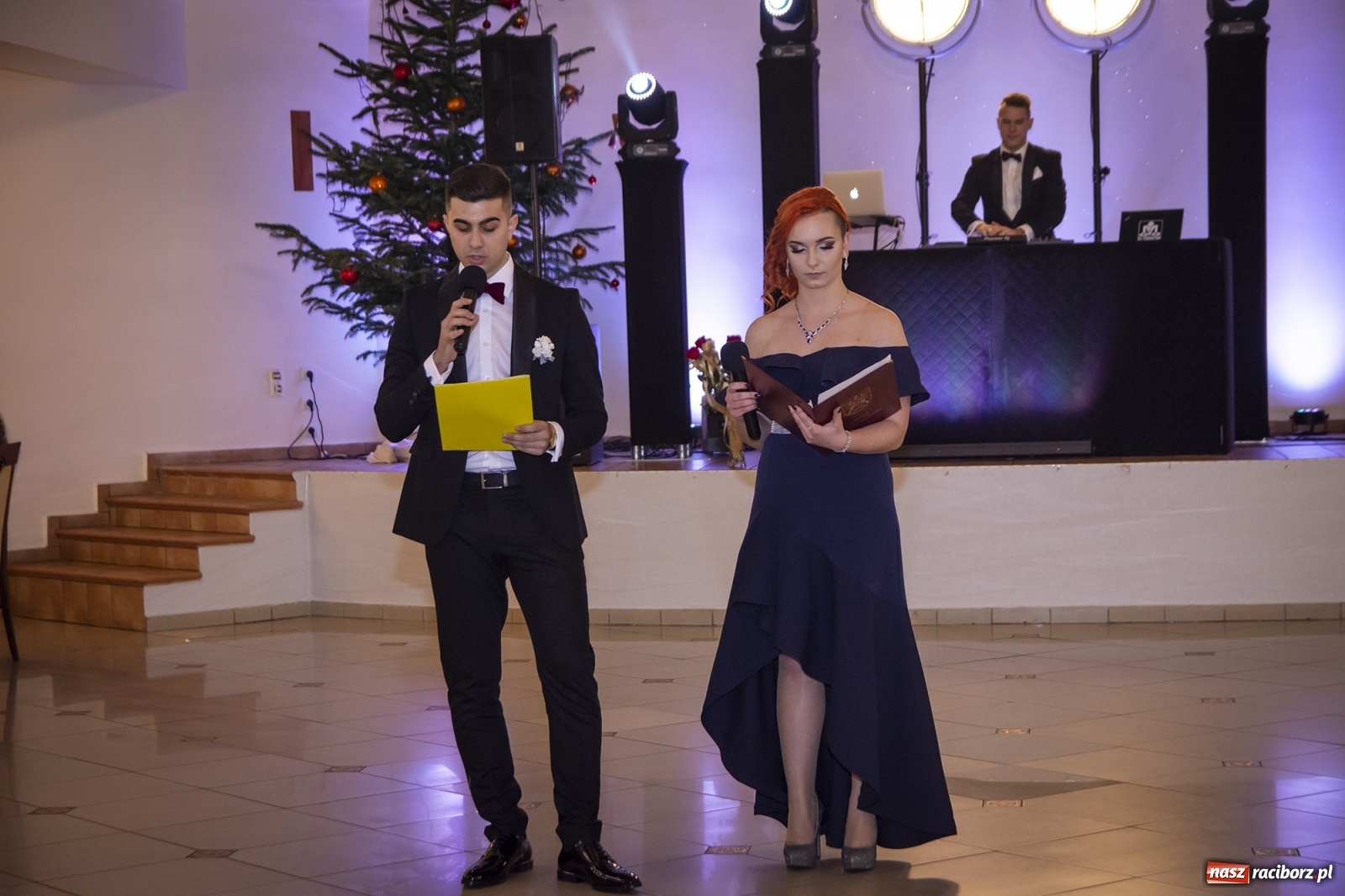 Zdjęcie w galerii na portalu naszraciborz.pl: Maturzyści z Mechanika wyszli do studniówkowego poloneza [FOTO i WIDEO] wiadomości z regionu