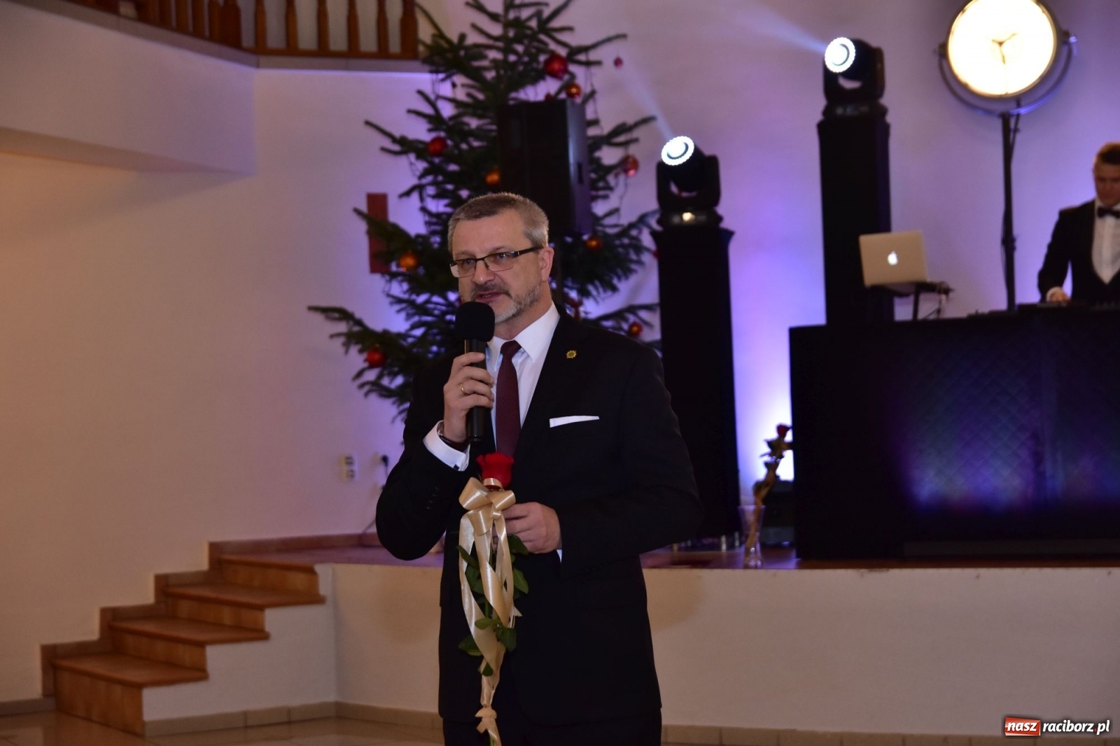 Zdjęcie w galerii na portalu naszraciborz.pl: Maturzyści z Mechanika wyszli do studniówkowego poloneza [FOTO i WIDEO] wiadomości z regionu