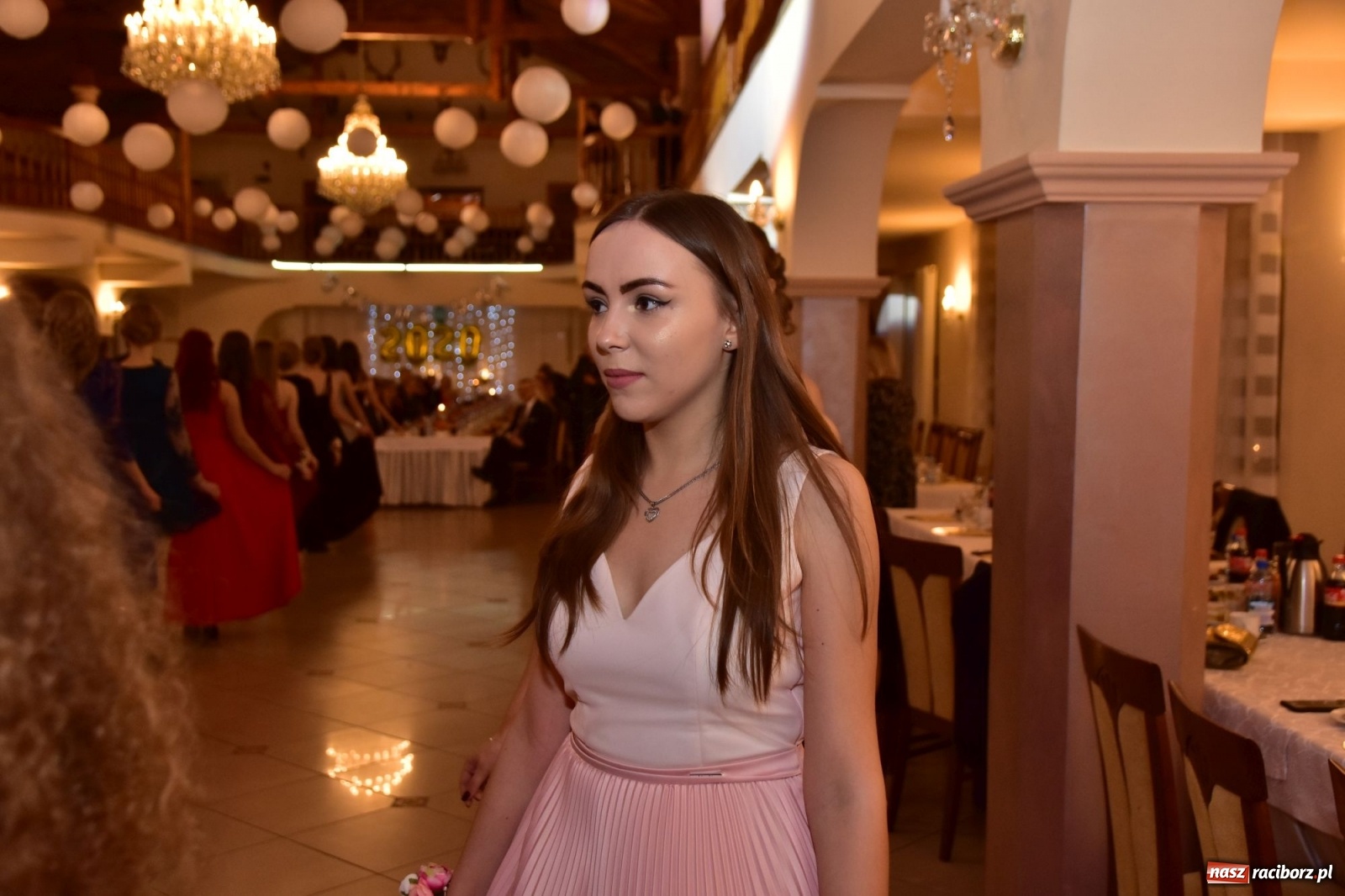 Zdjęcie w galerii na portalu naszraciborz.pl: Maturzyści z Mechanika wyszli do studniówkowego poloneza [FOTO i WIDEO] wiadomości z regionu