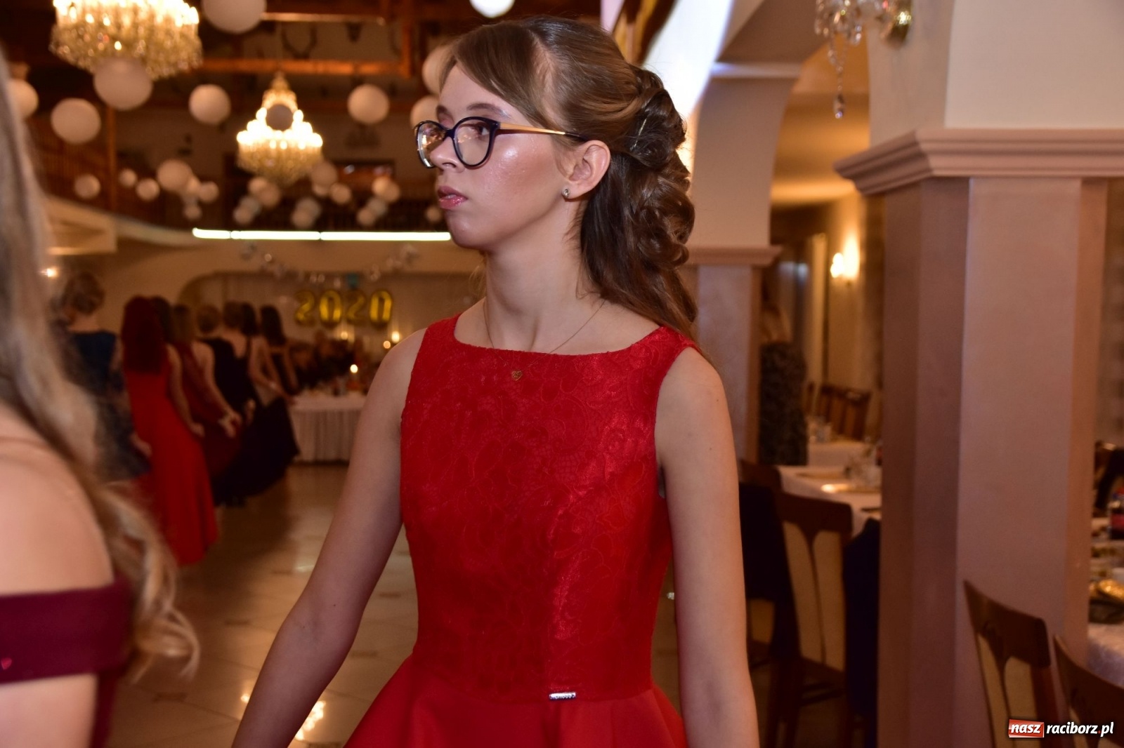 Zdjęcie w galerii na portalu naszraciborz.pl: Maturzyści z Mechanika wyszli do studniówkowego poloneza [FOTO i WIDEO] wiadomości z regionu