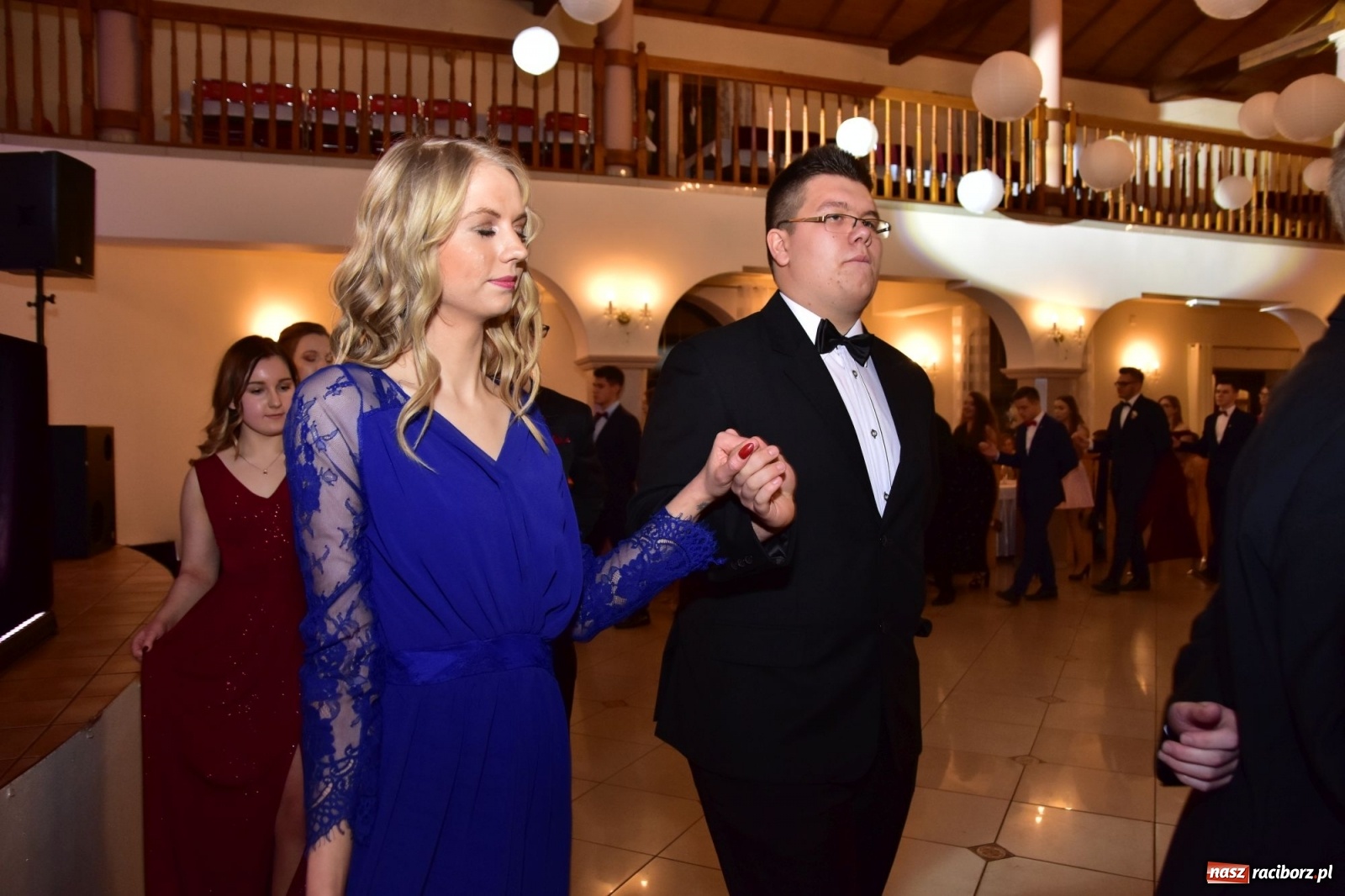 Zdjęcie w galerii na portalu naszraciborz.pl: Maturzyści z Mechanika wyszli do studniówkowego poloneza [FOTO i WIDEO] wiadomości z regionu