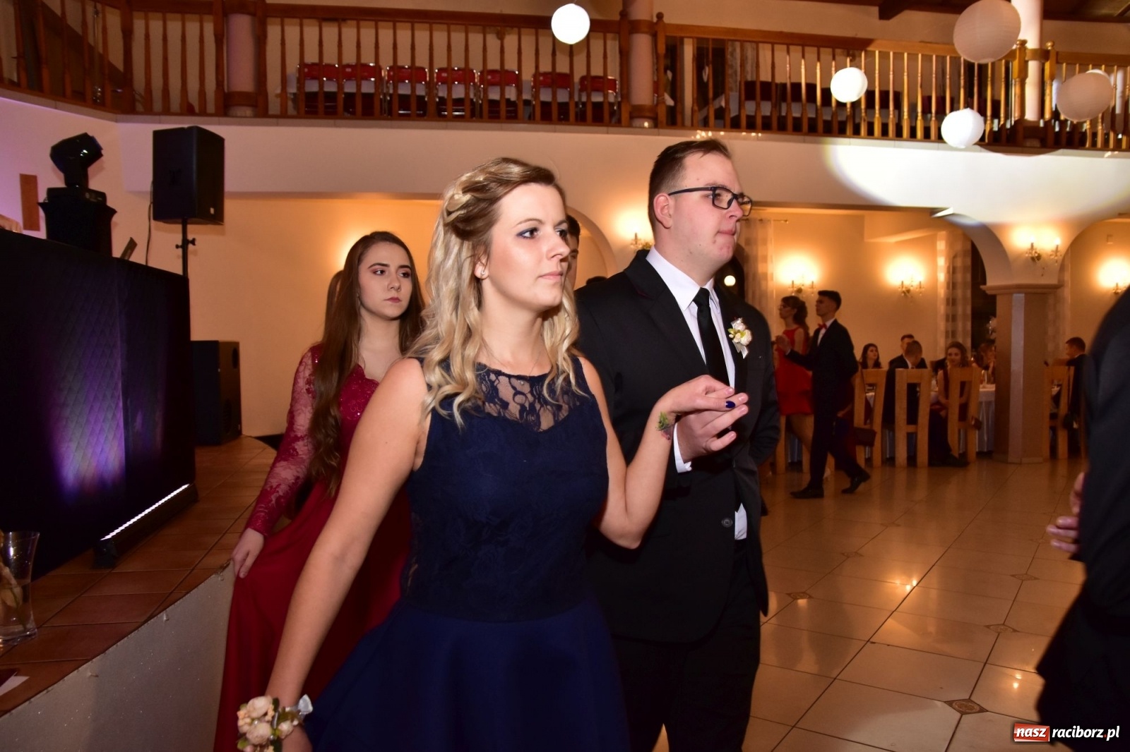 Zdjęcie w galerii na portalu naszraciborz.pl: Maturzyści z Mechanika wyszli do studniówkowego poloneza [FOTO i WIDEO] wiadomości z regionu