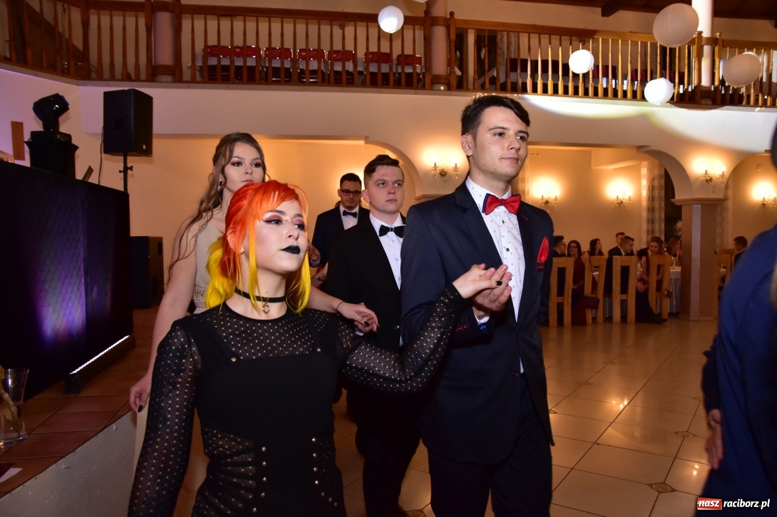 Zdjęcie w galerii na portalu naszraciborz.pl: Maturzyści z Mechanika wyszli do studniówkowego poloneza [FOTO i WIDEO] wiadomości z regionu