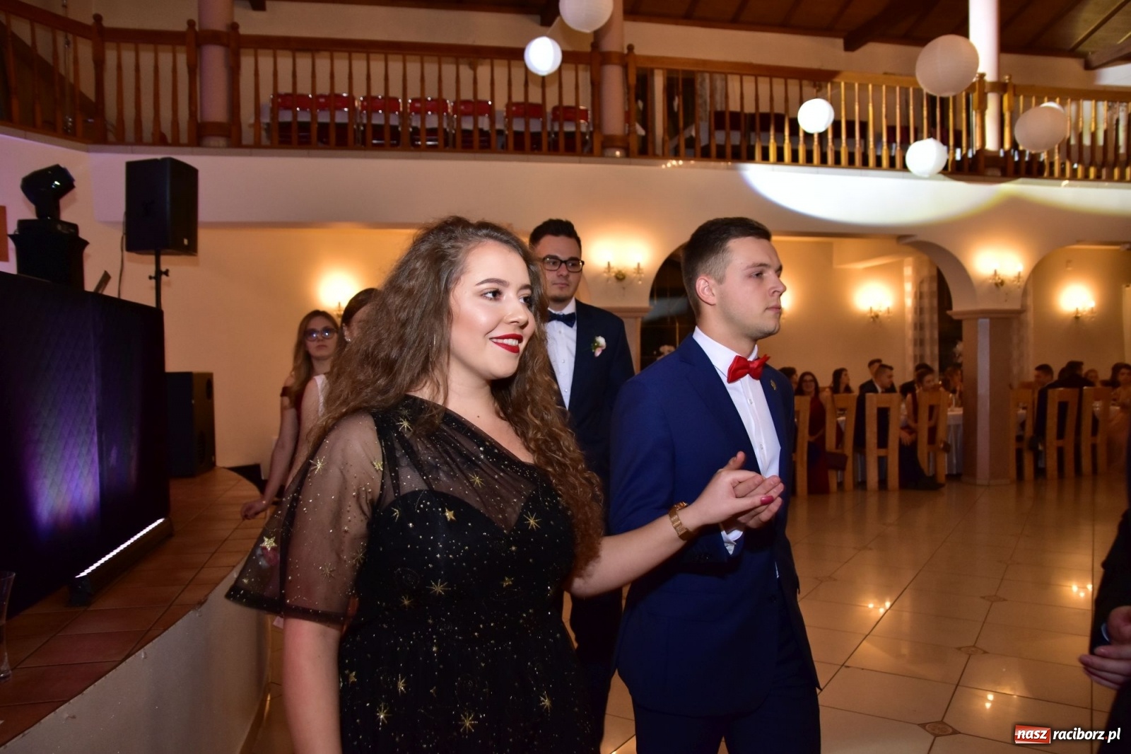 Zdjęcie w galerii na portalu naszraciborz.pl: Maturzyści z Mechanika wyszli do studniówkowego poloneza [FOTO i WIDEO] wiadomości z regionu