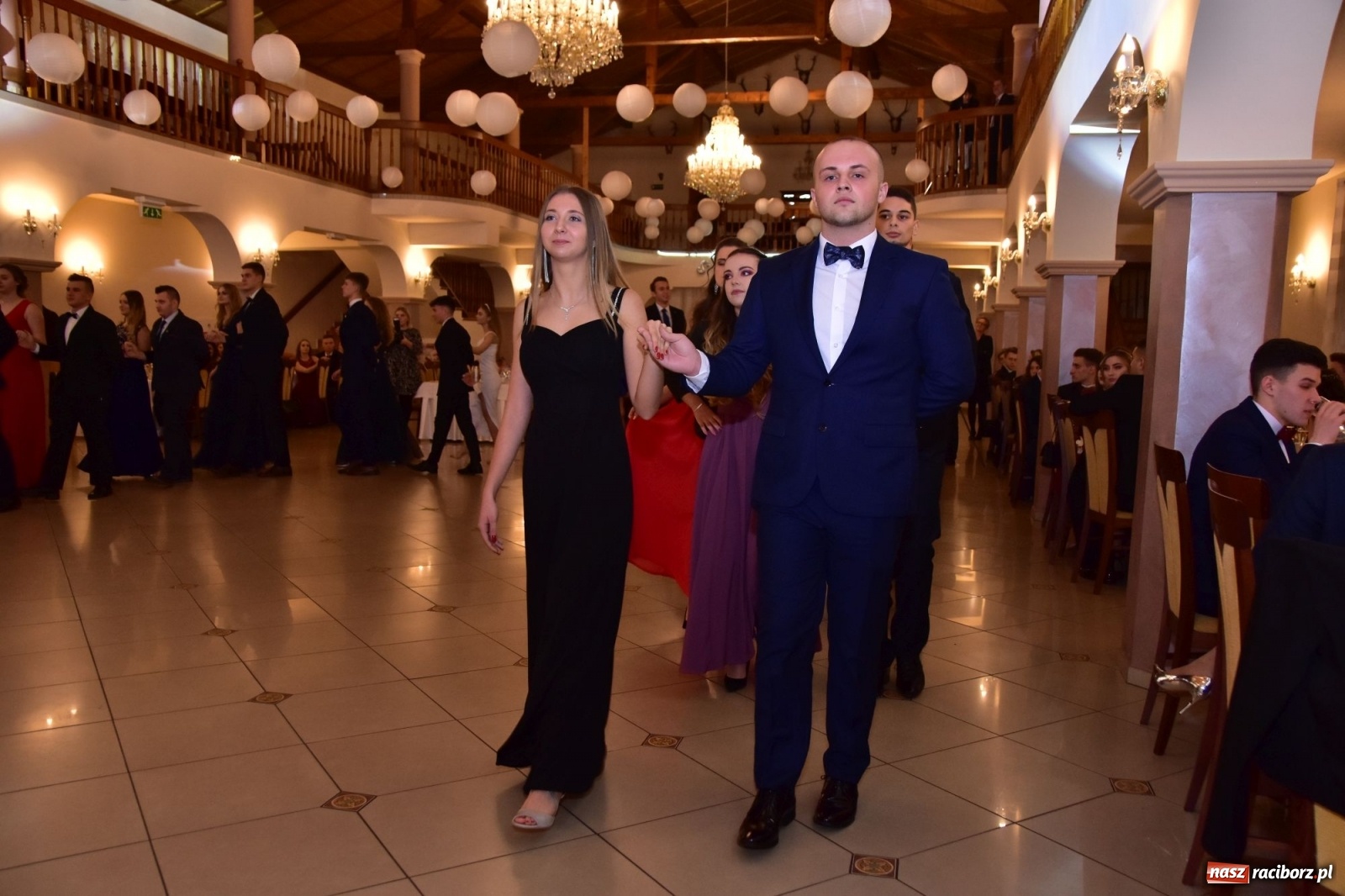 Zdjęcie w galerii na portalu naszraciborz.pl: Maturzyści z Mechanika wyszli do studniówkowego poloneza [FOTO i WIDEO] wiadomości z regionu