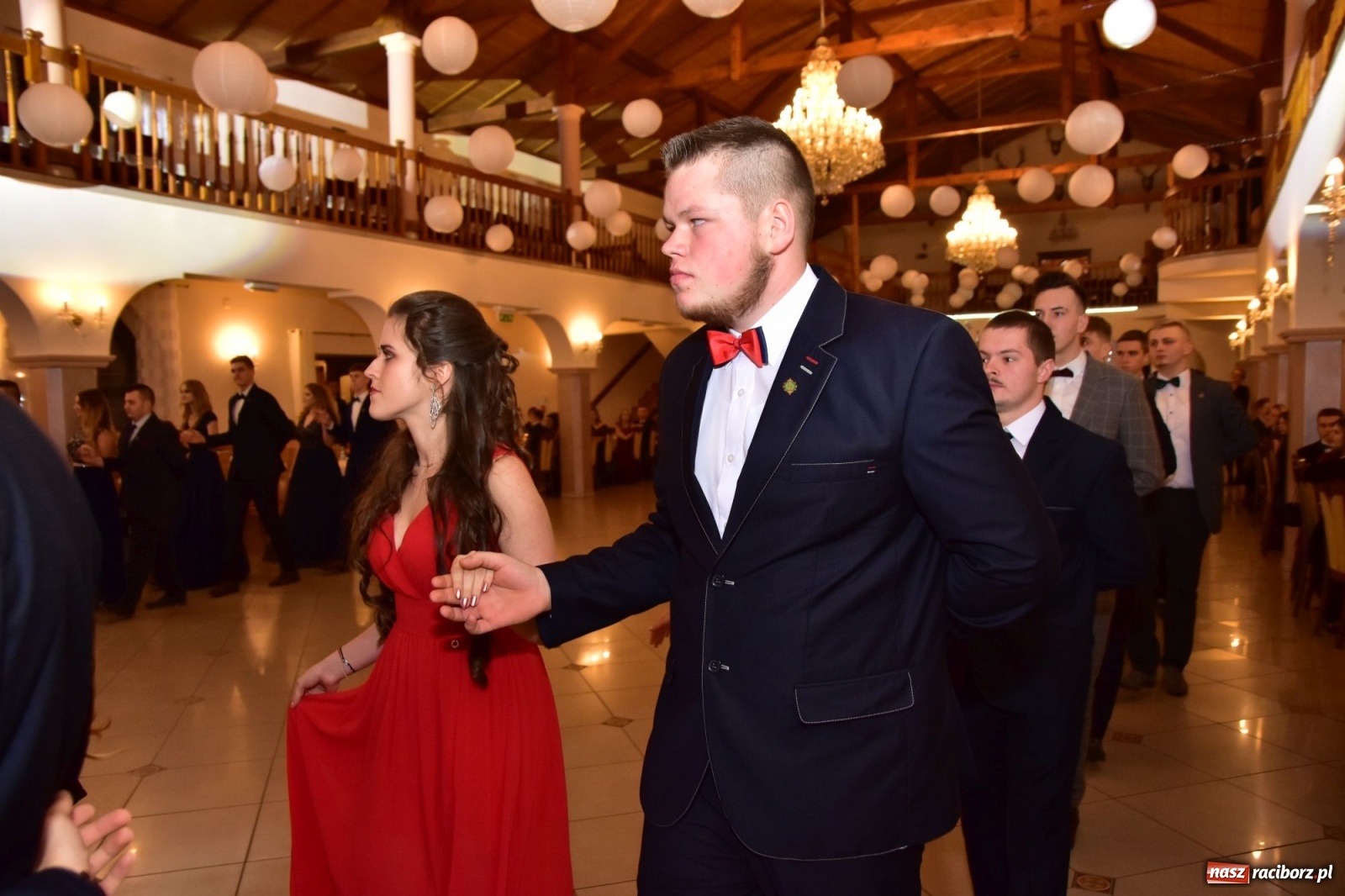 Zdjęcie w galerii na portalu naszraciborz.pl: Maturzyści z Mechanika wyszli do studniówkowego poloneza [FOTO i WIDEO] wiadomości z regionu