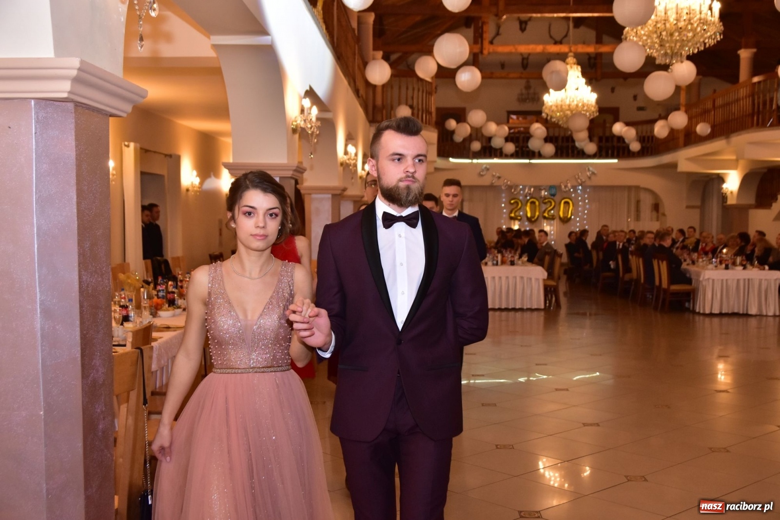 Zdjęcie w galerii na portalu naszraciborz.pl: Maturzyści z Mechanika wyszli do studniówkowego poloneza [FOTO i WIDEO] wiadomości z regionu