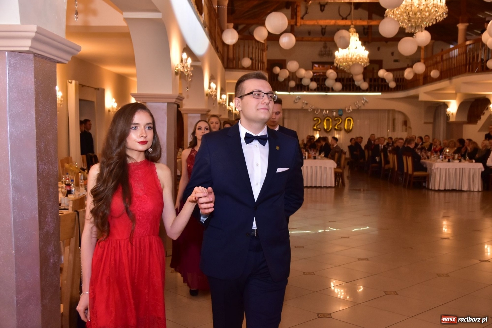 Zdjęcie w galerii na portalu naszraciborz.pl: Maturzyści z Mechanika wyszli do studniówkowego poloneza [FOTO i WIDEO] wiadomości z regionu