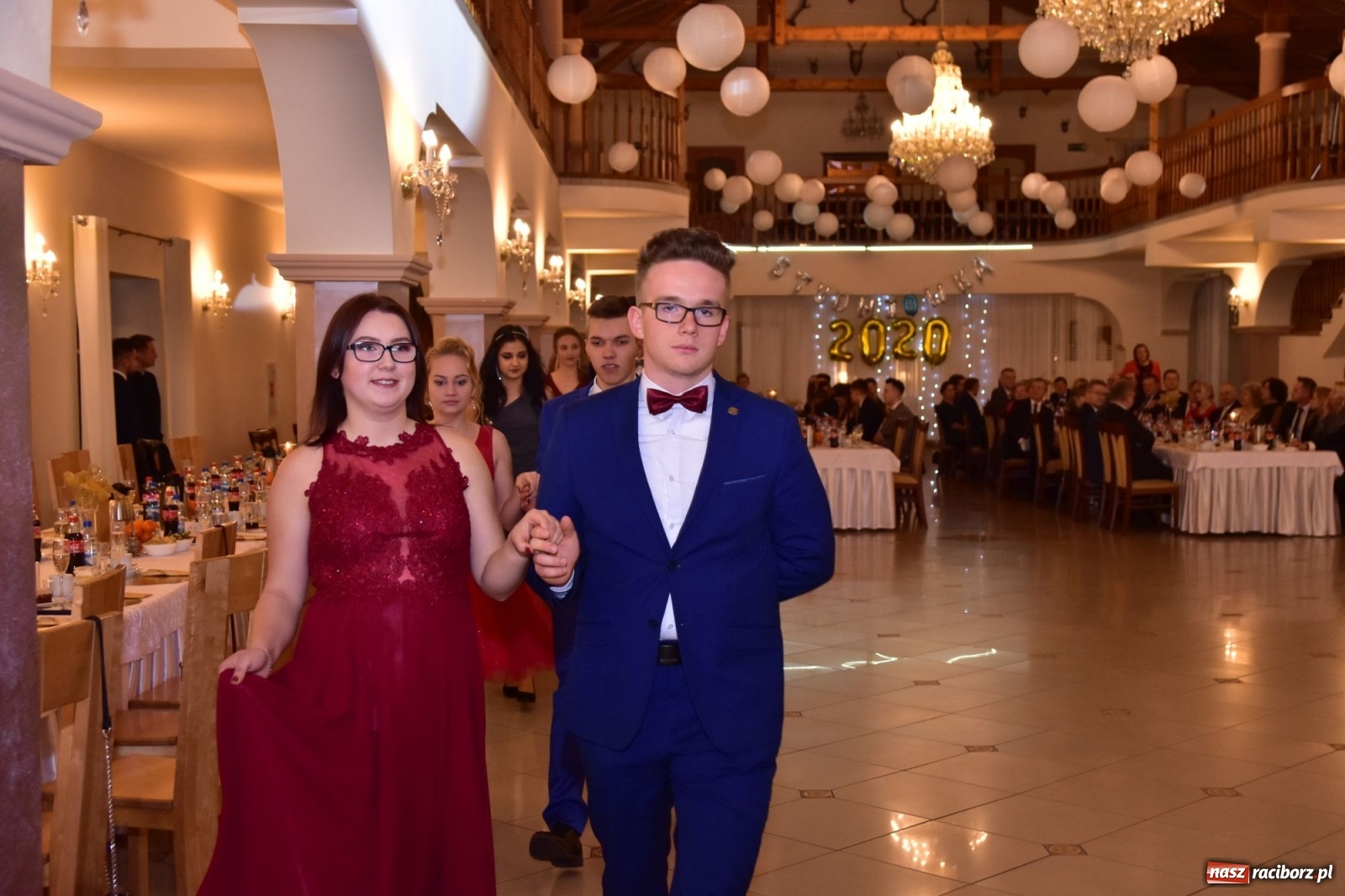 Zdjęcie w galerii na portalu naszraciborz.pl: Maturzyści z Mechanika wyszli do studniówkowego poloneza [FOTO i WIDEO] wiadomości z regionu